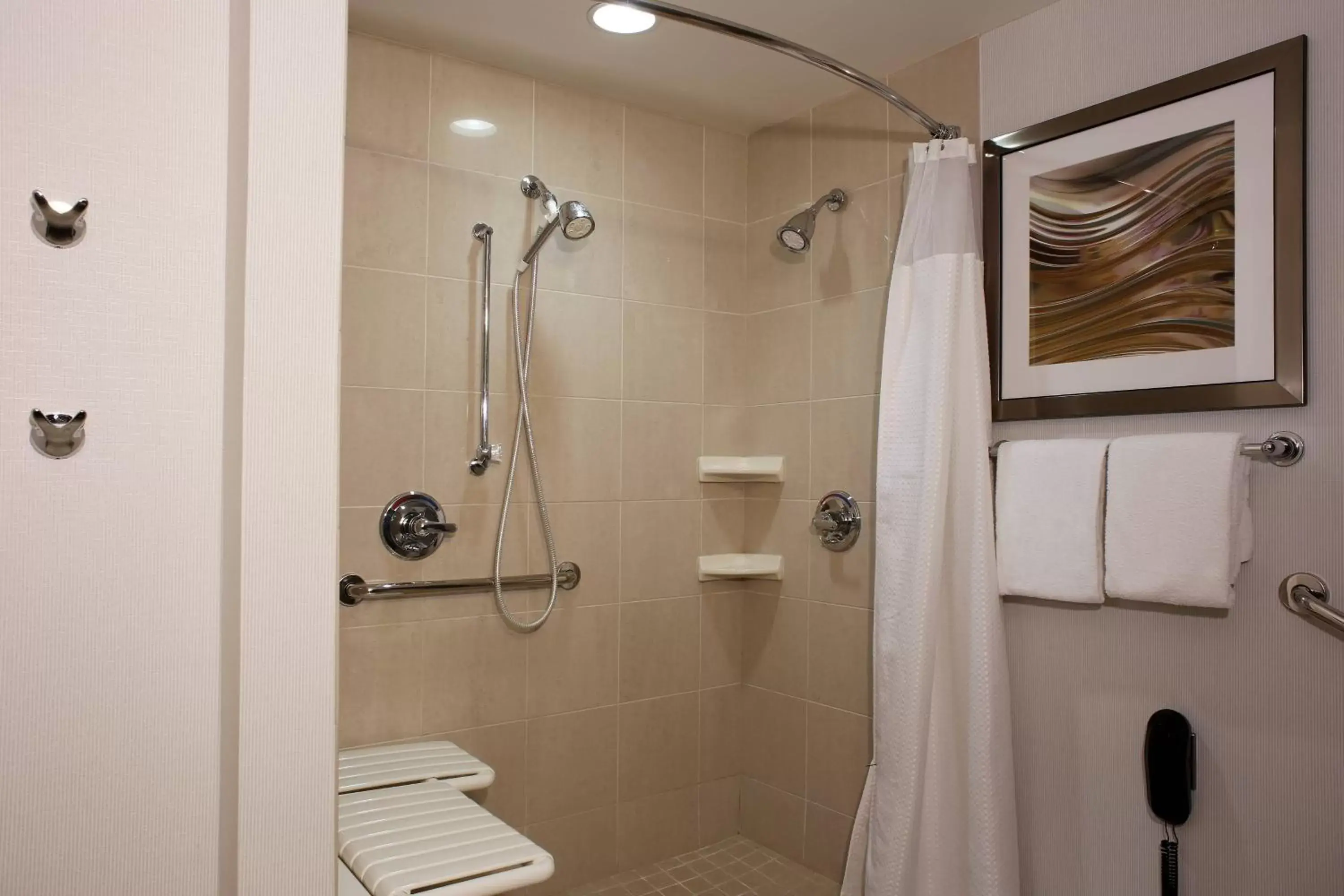 Bathroom in Courtyard by Marriott Hamilton