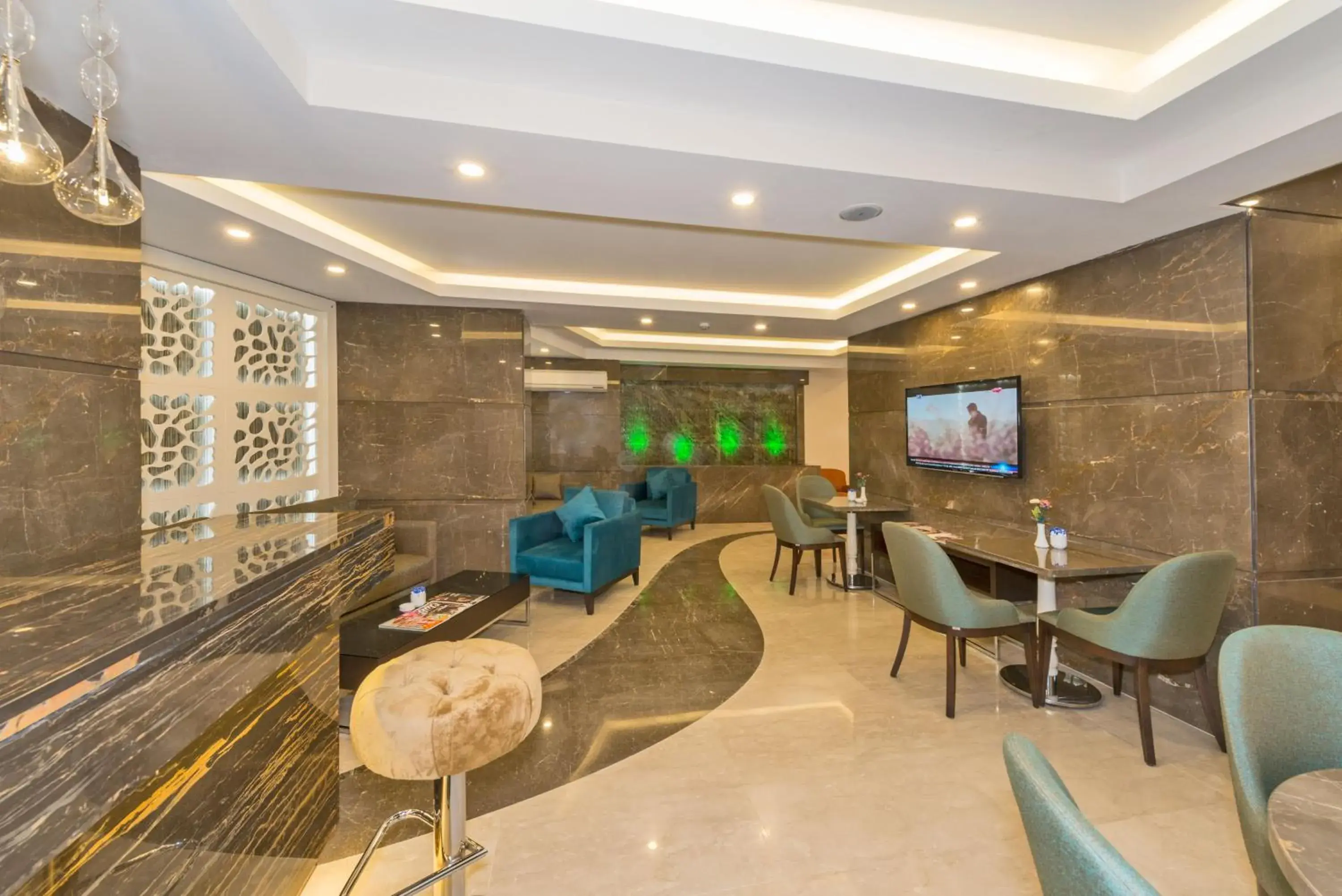 Lobby or reception, Lounge/Bar in Bisetun Hotel