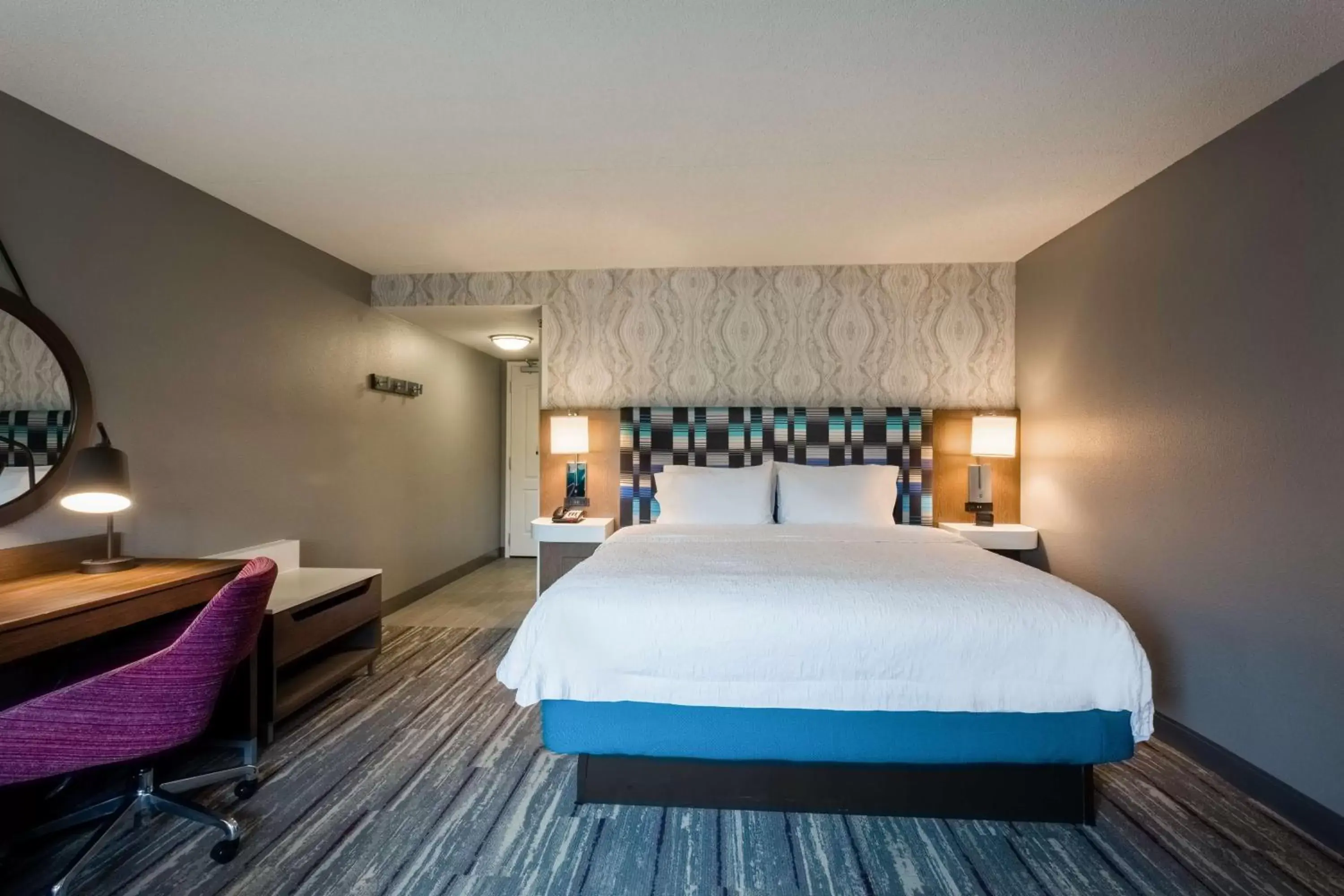 Bedroom, Bed in Hampton Inn & Suites Herndon-Reston