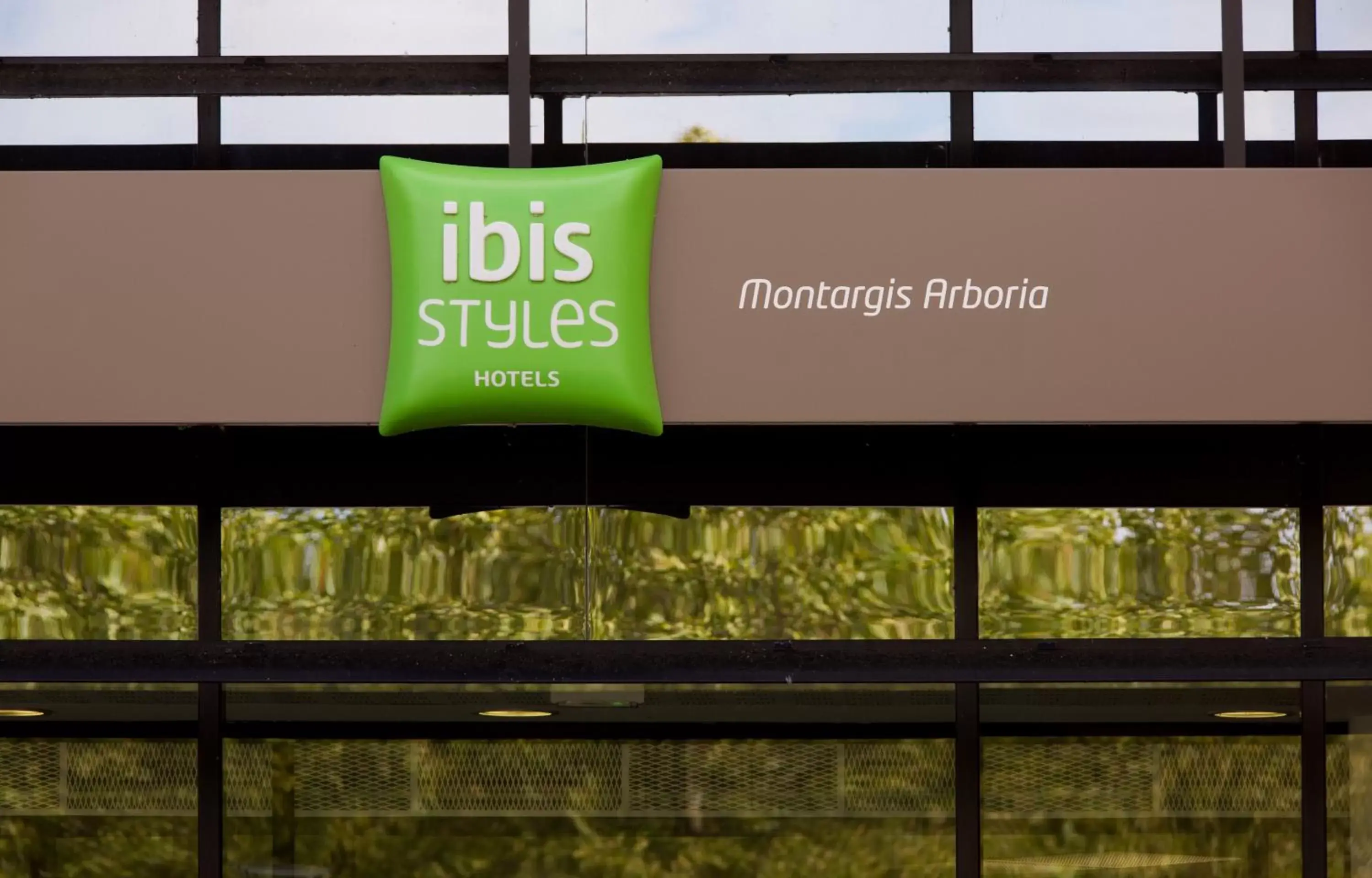 Property logo or sign in Hôtel ibis Styles Montargis Arboria