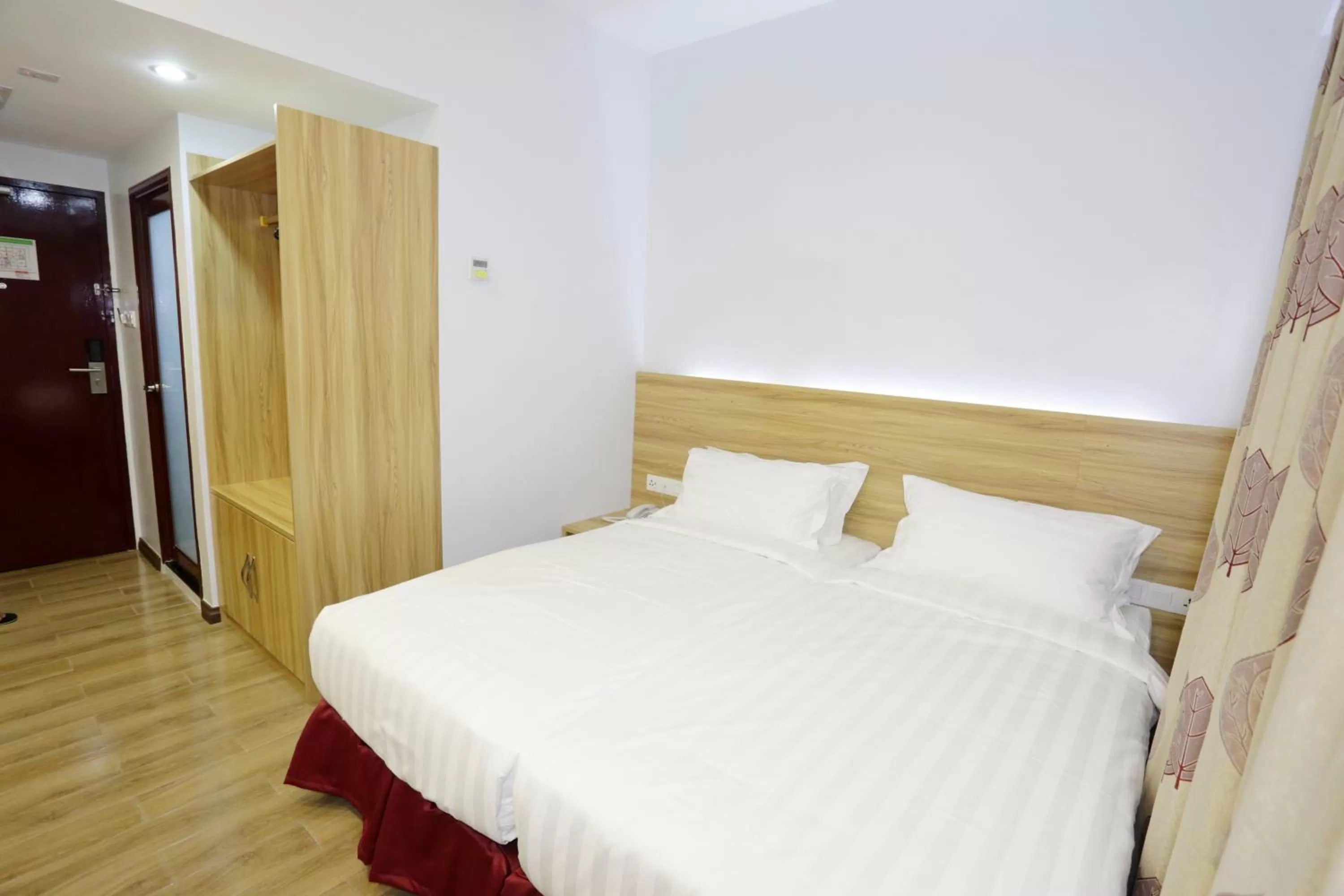 Photo of the whole room, Bed in City Garden Hotel