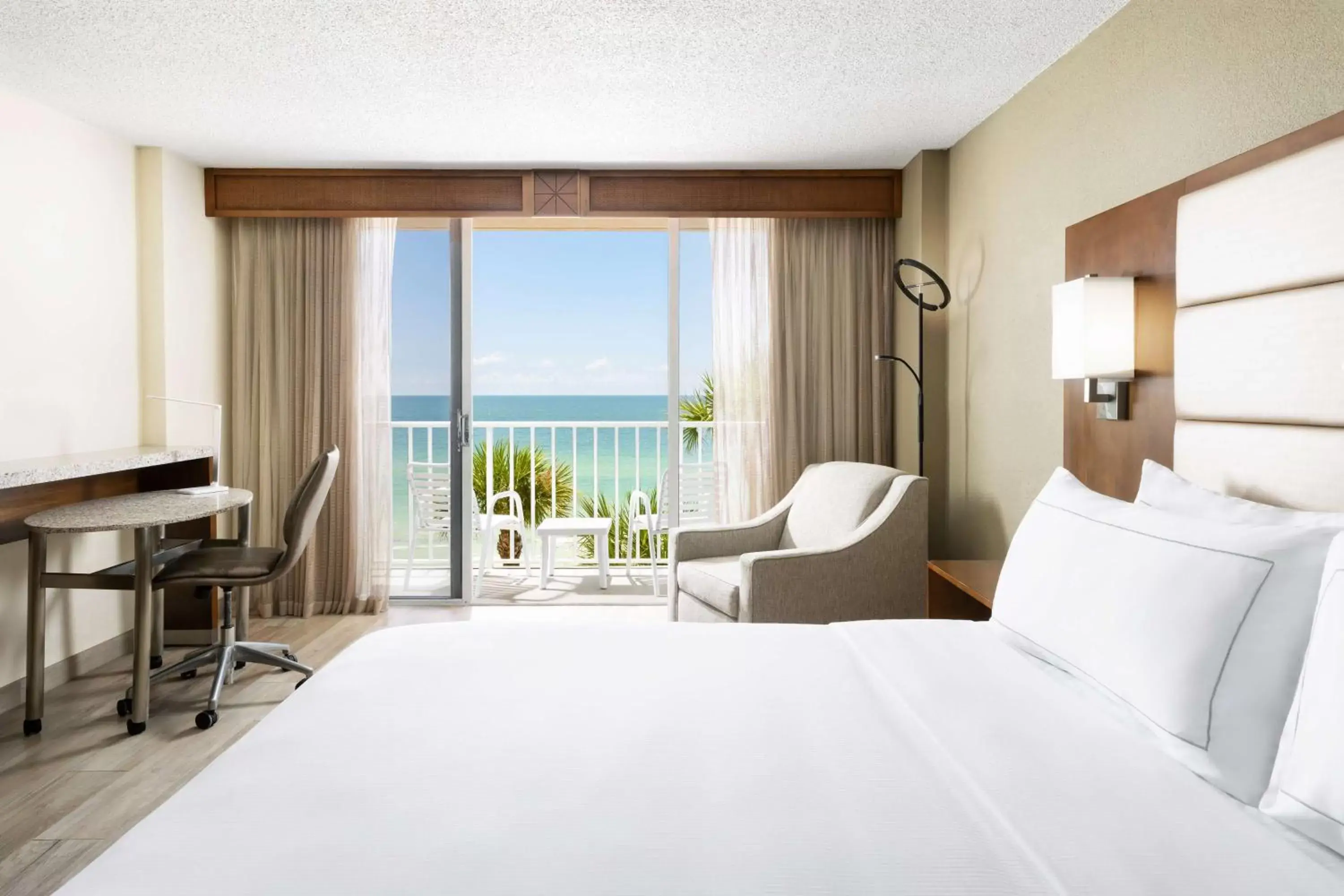 Bedroom in DoubleTree Beach Resort by Hilton Tampa Bay – North Redington Beach