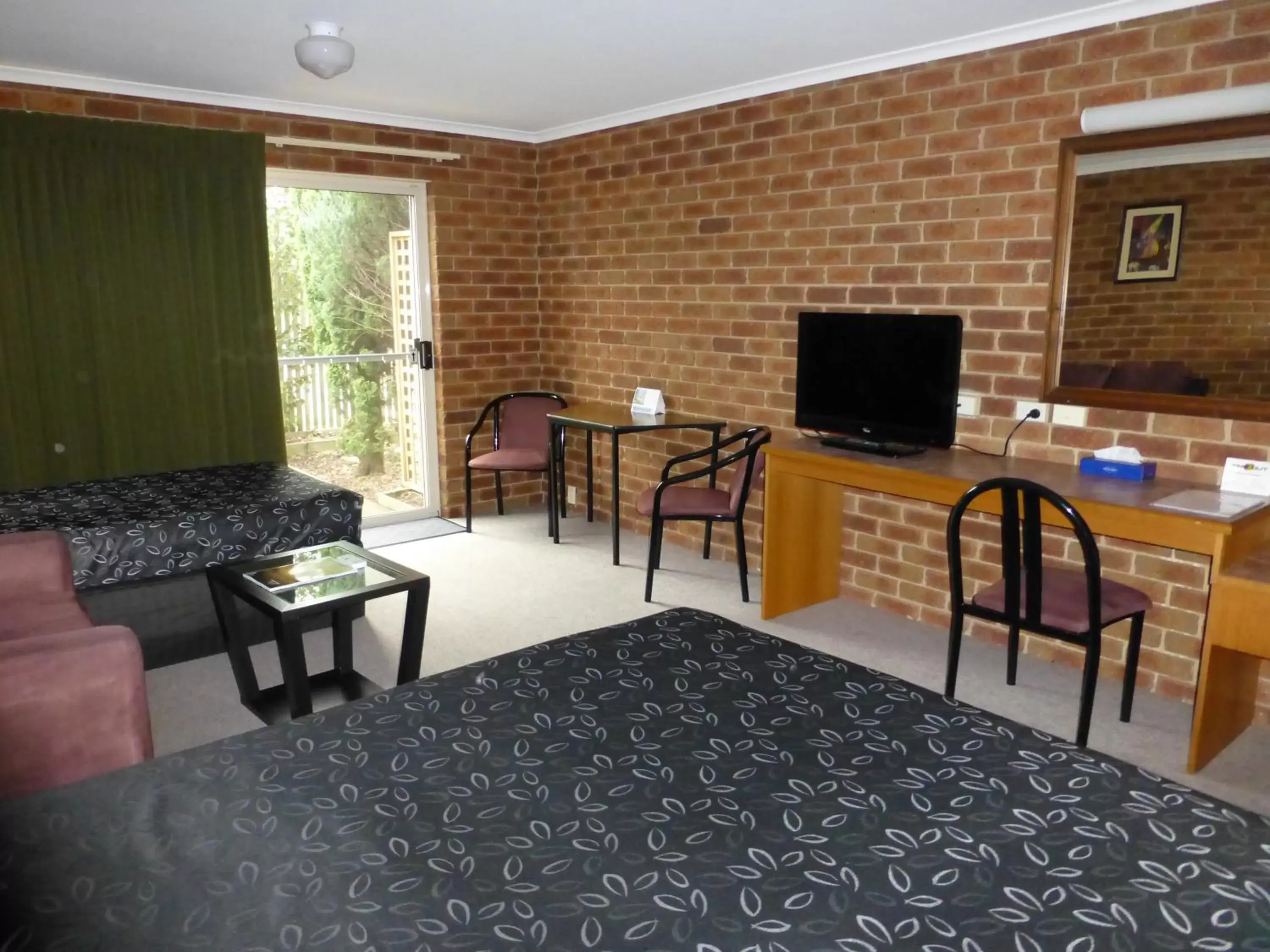 Twin Room with Garden View in Inverloch Central Motor Inn Twin Room with Garden View in Inverloch Central Motor Inn