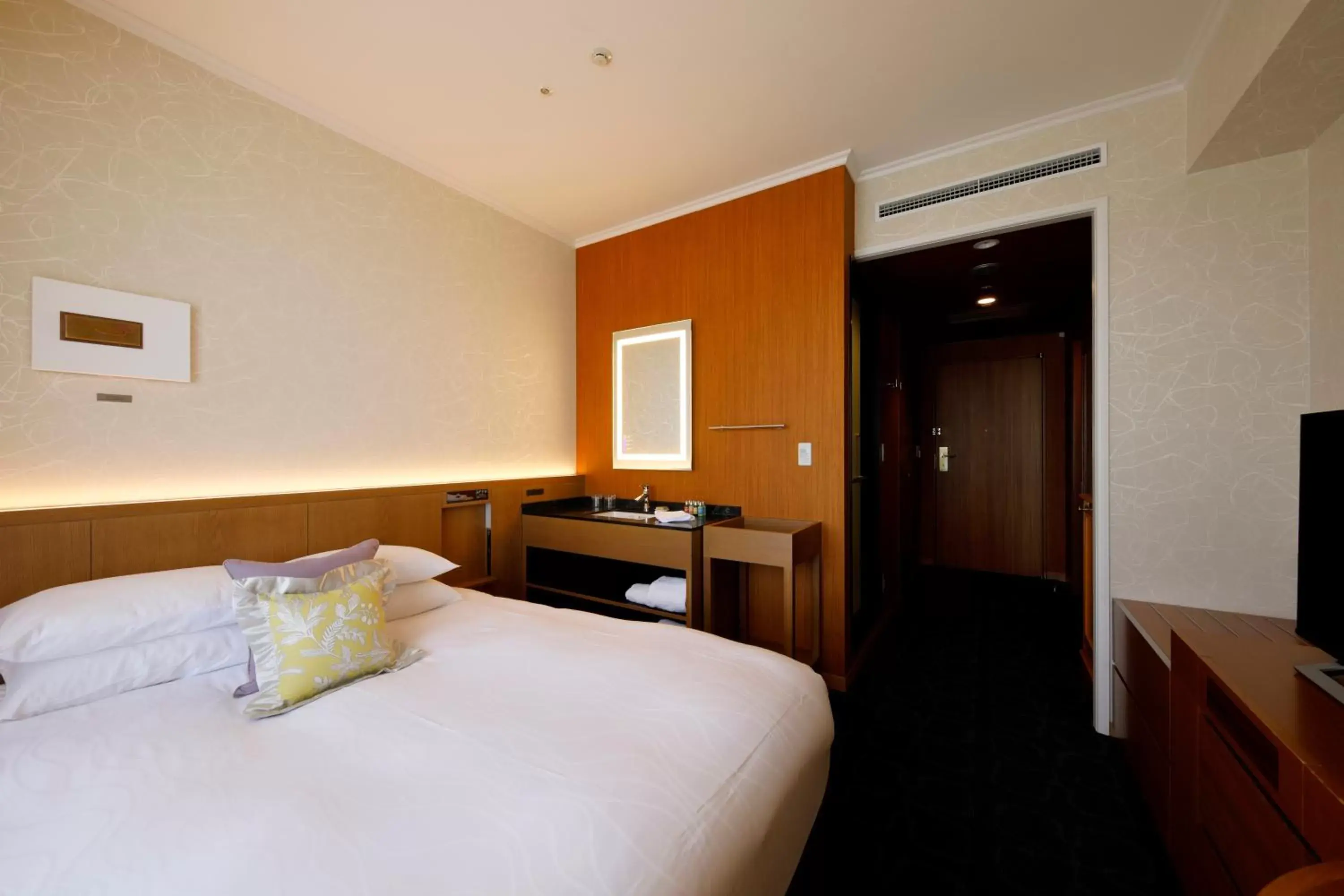 Bed in Hotel Nikko Kanazawa