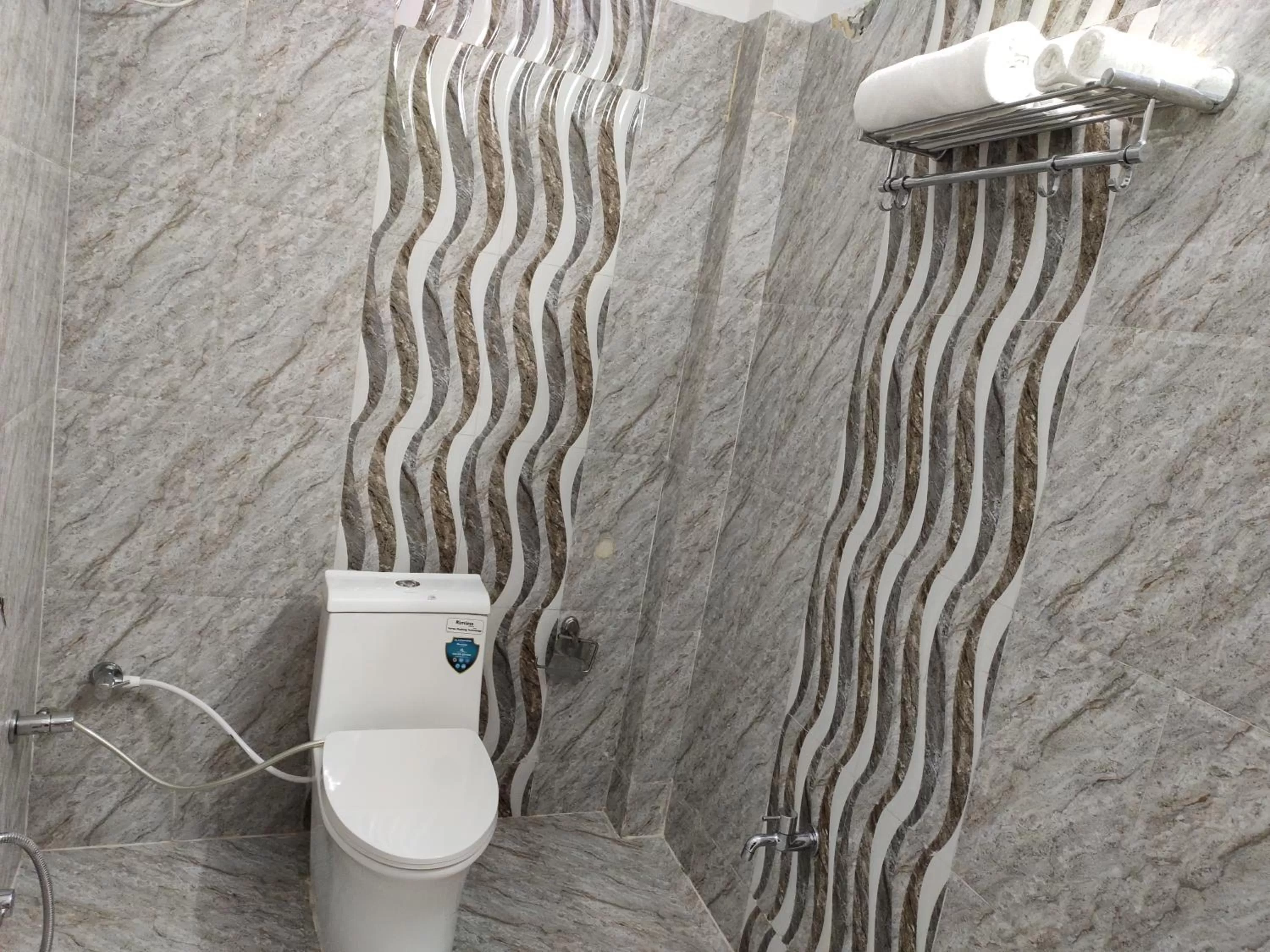 HOTEL CENTRAL SQUARE "A Couple Friendly Hotel"