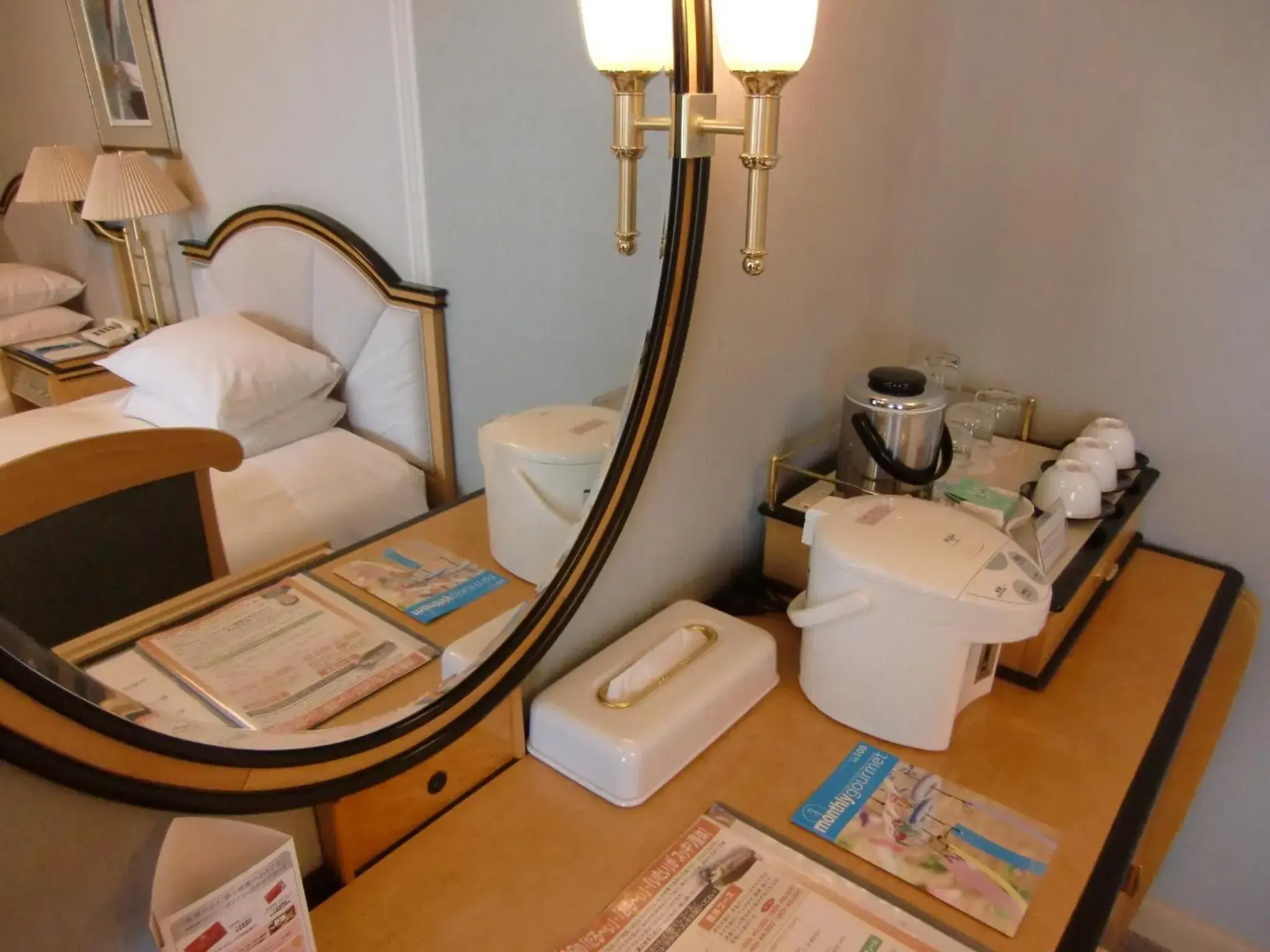 Coffee/tea facilities, Bathroom in Imabari Kokusai Hotel