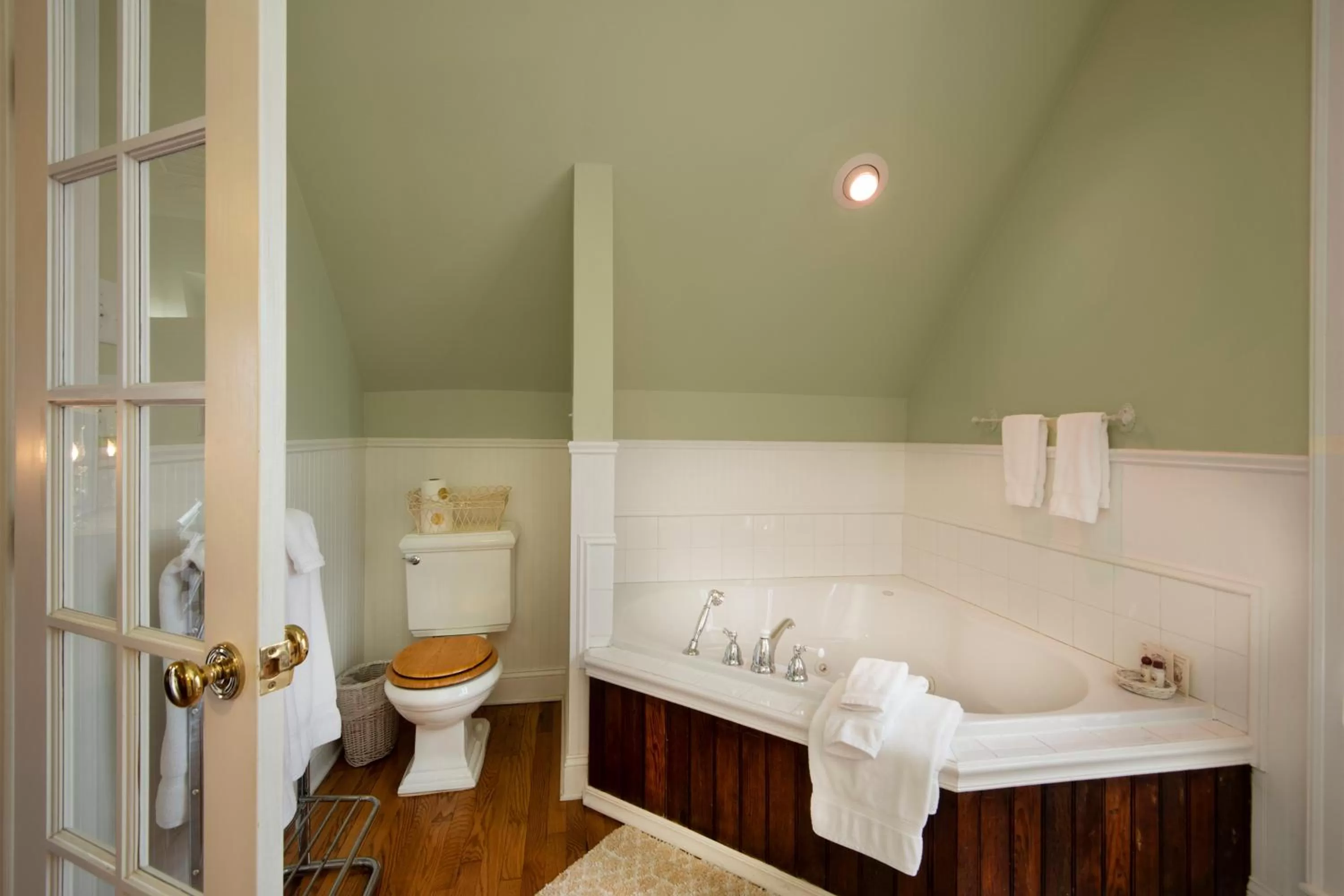 Bath, Bathroom in The Empress of Little Rock