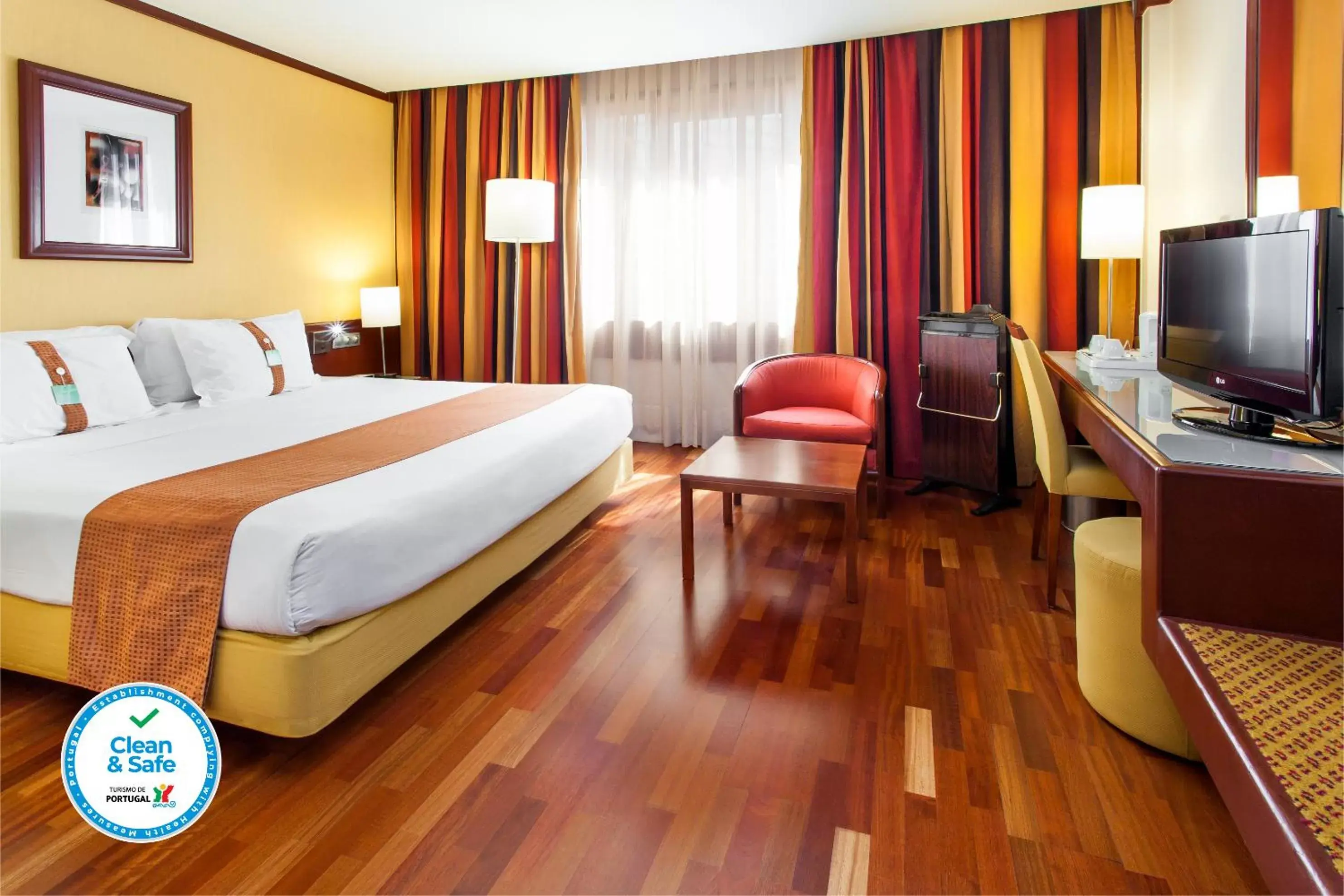 Bedroom, Bed in Holiday Inn Lisbon-Continental, an IHG Hotel