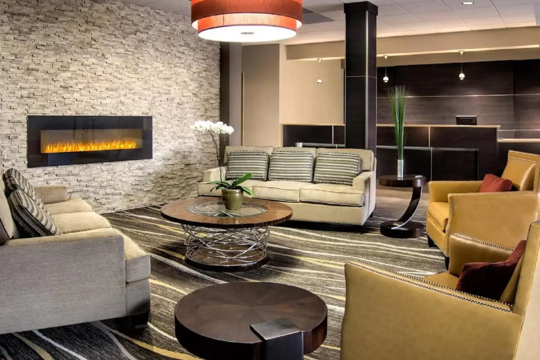 Lobby or reception, Seating Area in Rochester Hotel & Suites - Mayo Clinic Area