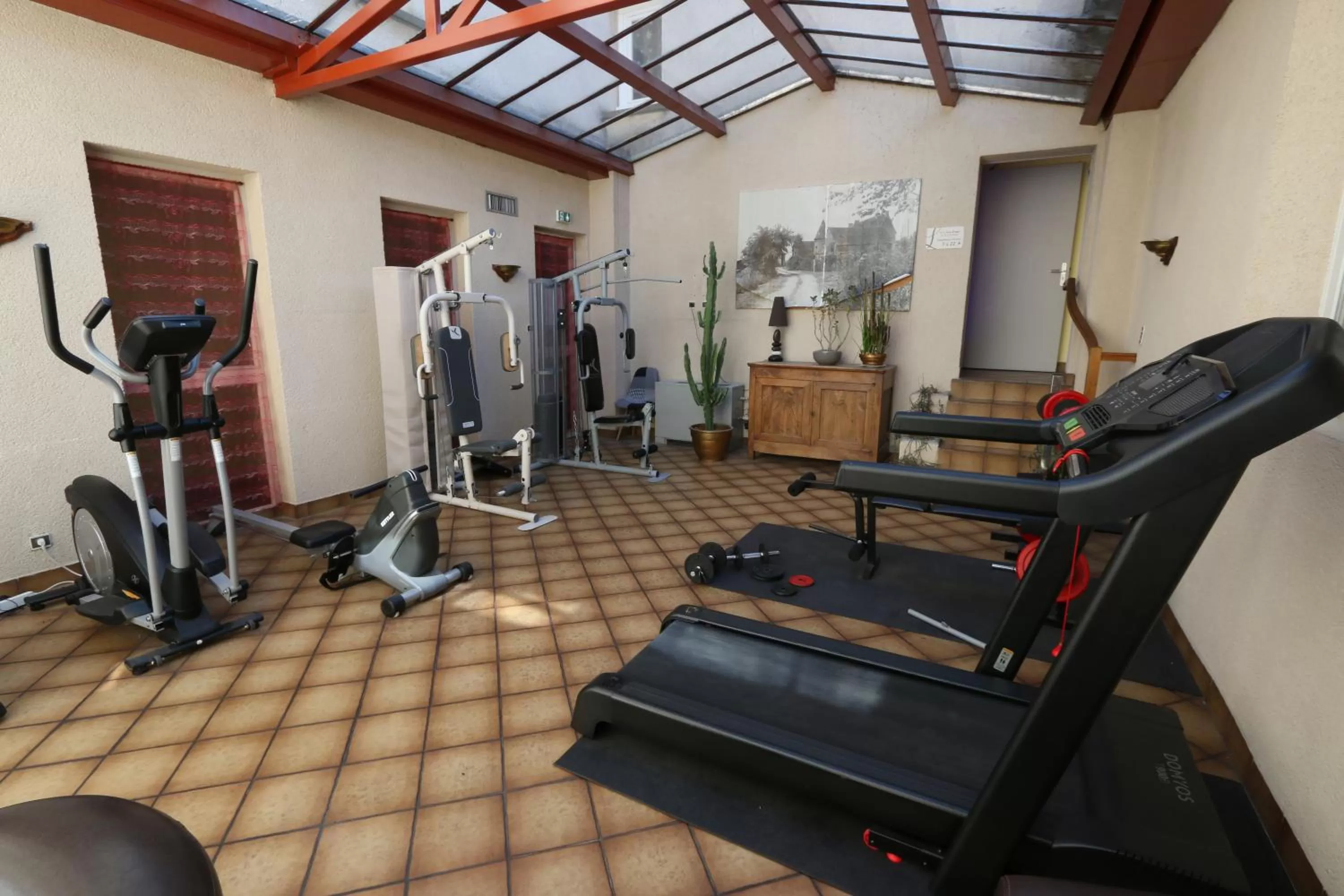 Fitness centre/facilities in Logis Hôtel Centrotel et Spa Bulles d'Allier