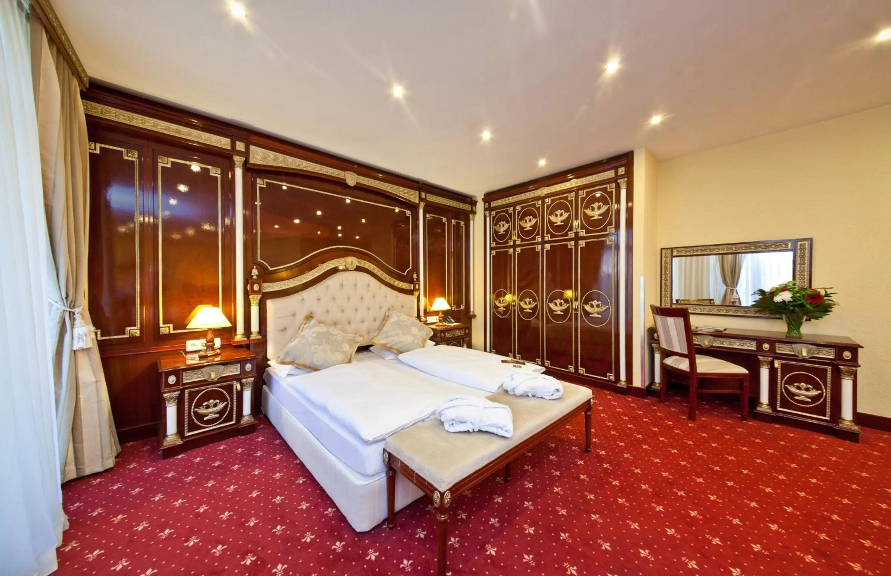 Exclusive Double Room in Hotel Unique Dortmund Hauptbahnhof