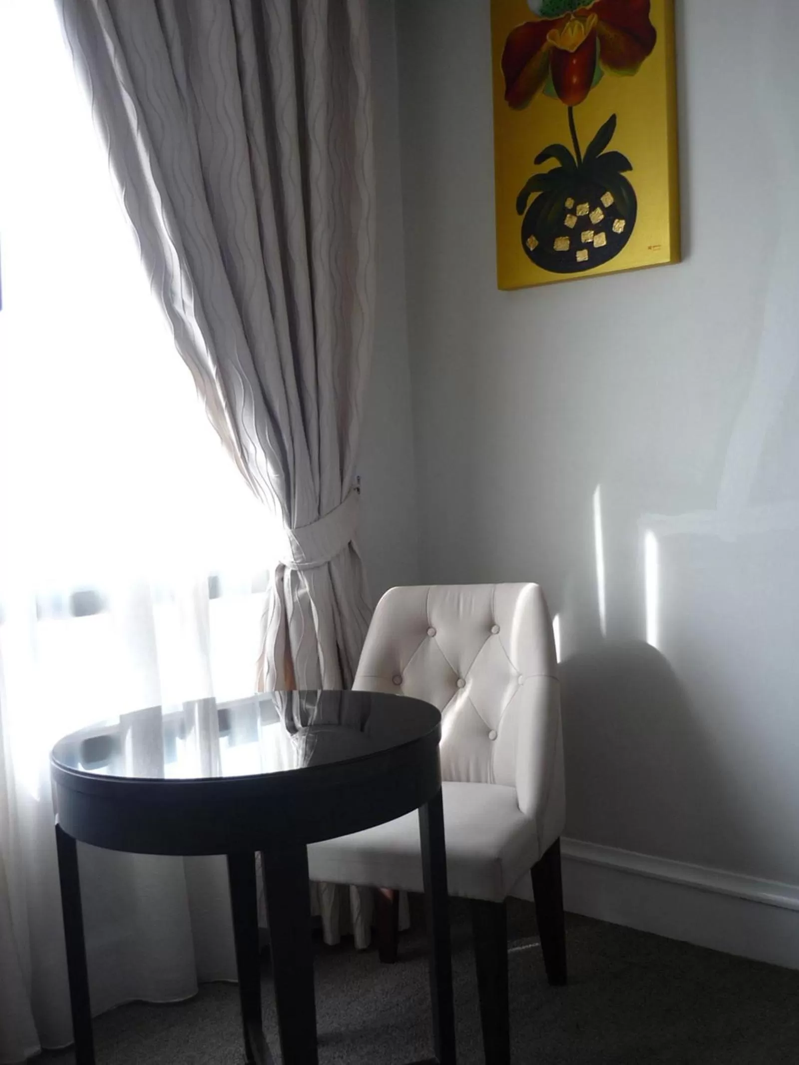 Seating area in Aphrodite Inn Bangkok