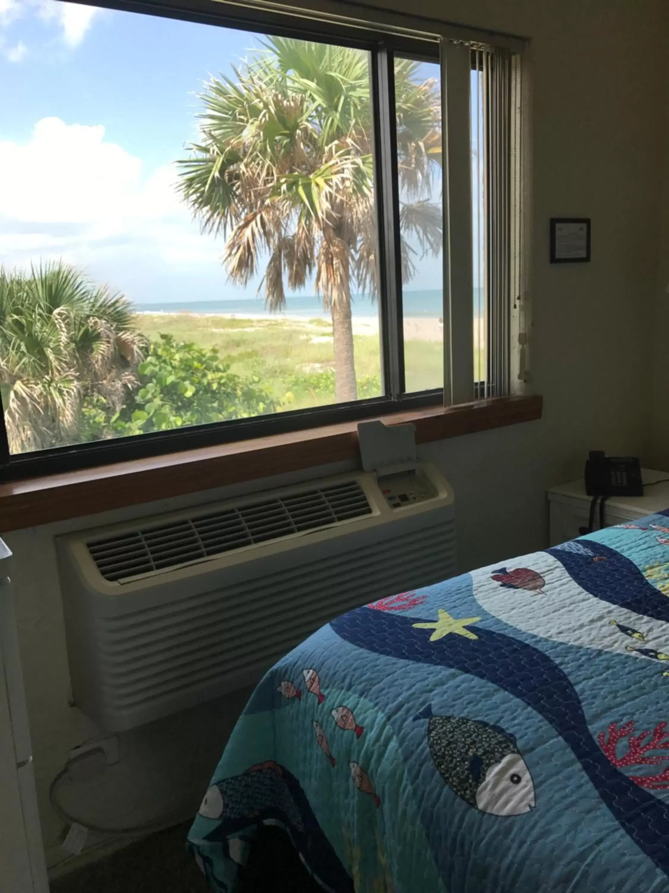 Bed in South Beach Inn - Cocoa Beach