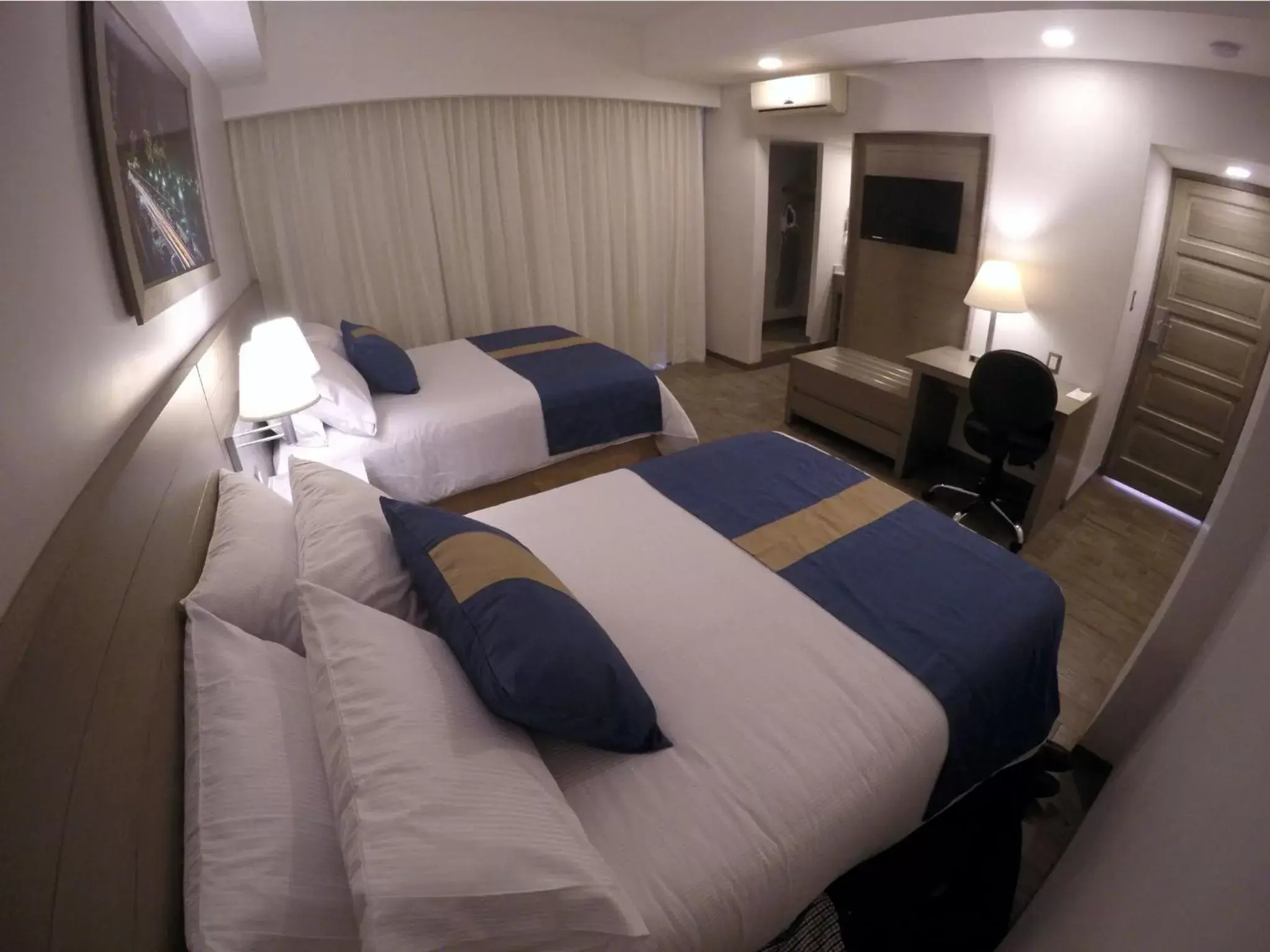 Photo of the whole room, Bed in Hotel Mansur Business & Leisure