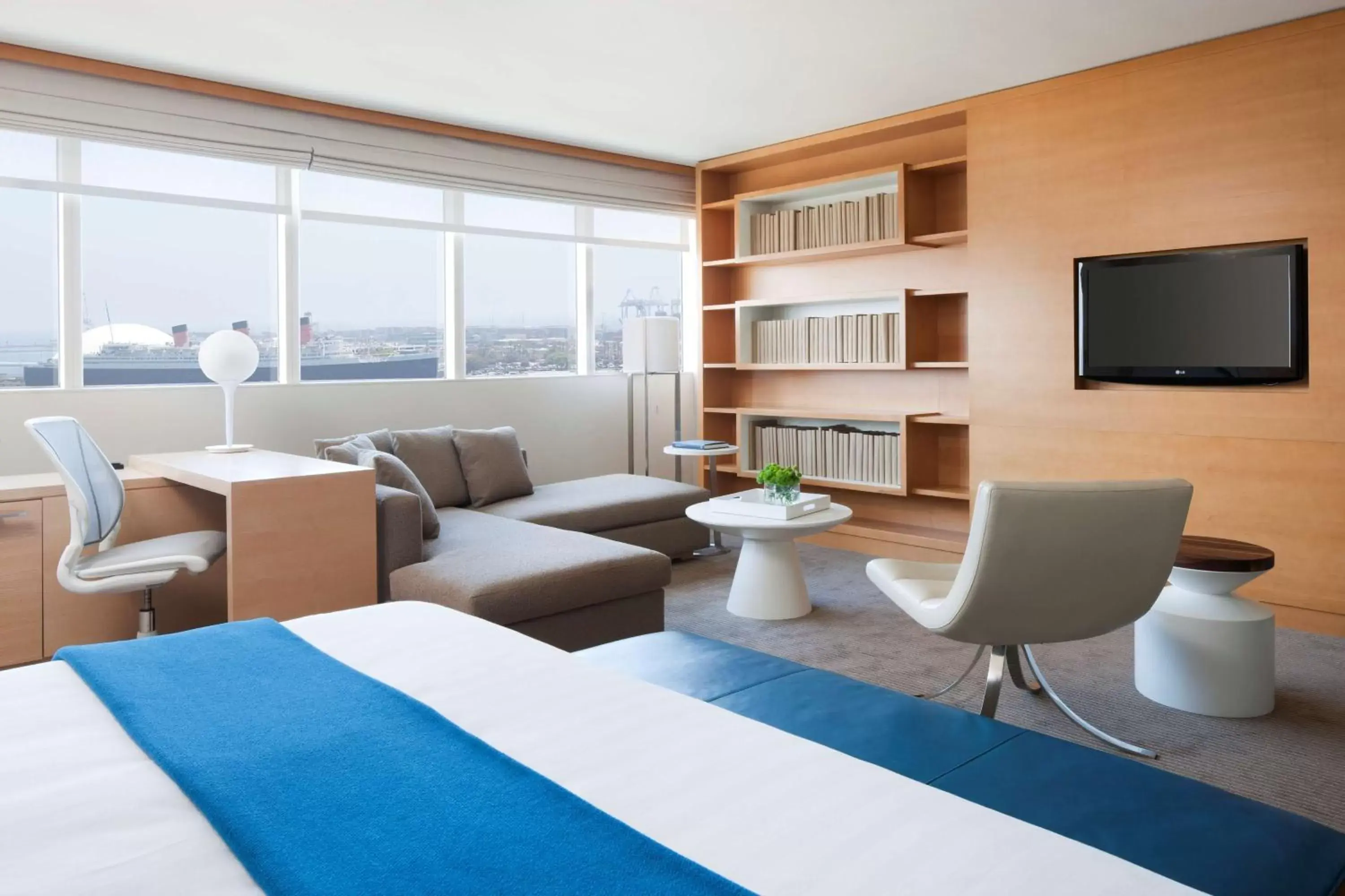 Bedroom, Seating Area in Hyatt Regency Long Beach