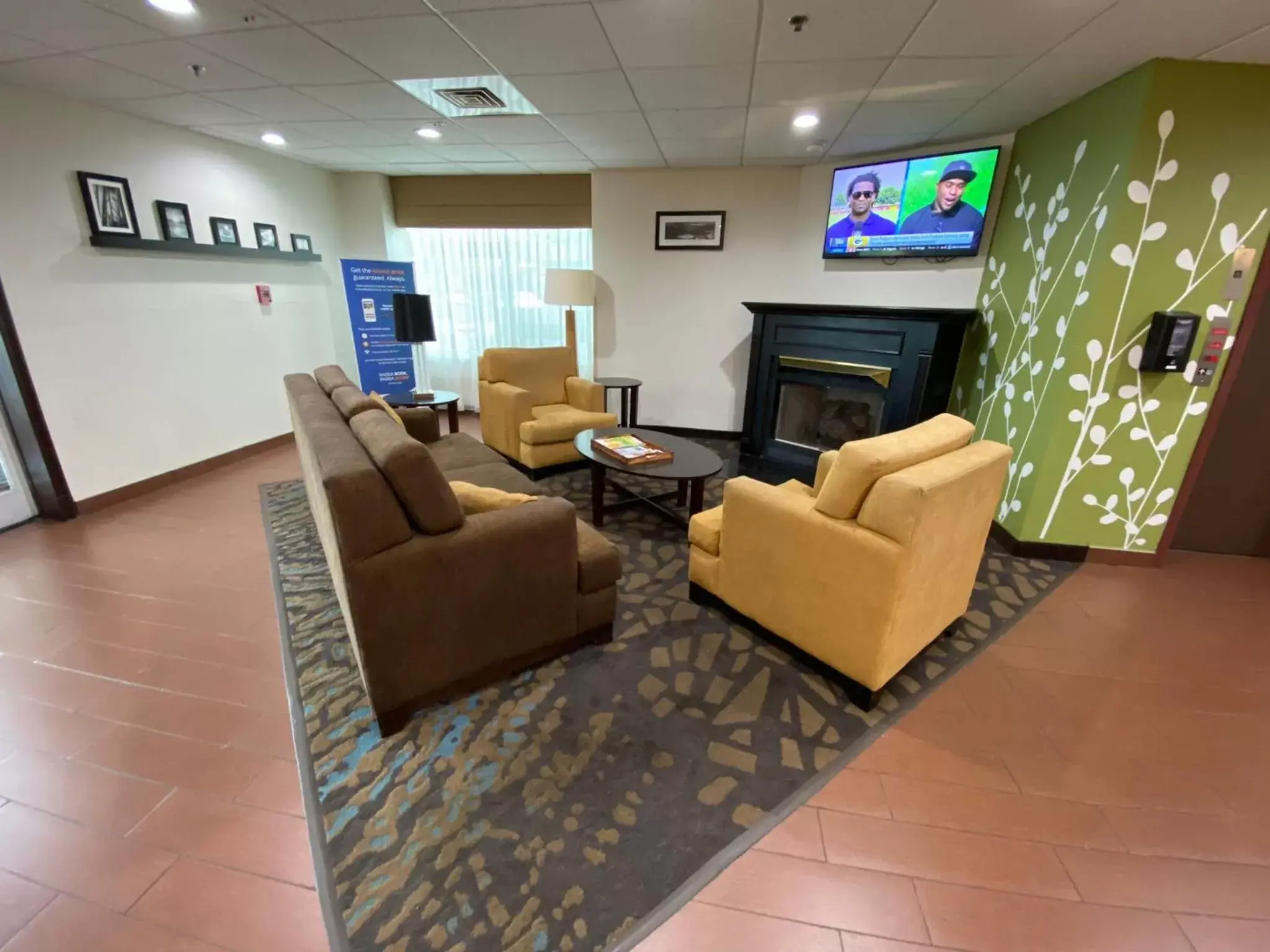 Lobby or reception, Seating Area in Sleep Inn & Suites Jacksonville near Camp Lejeune