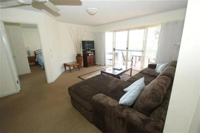 Day in The Esplanade Riverview Holiday Apartments