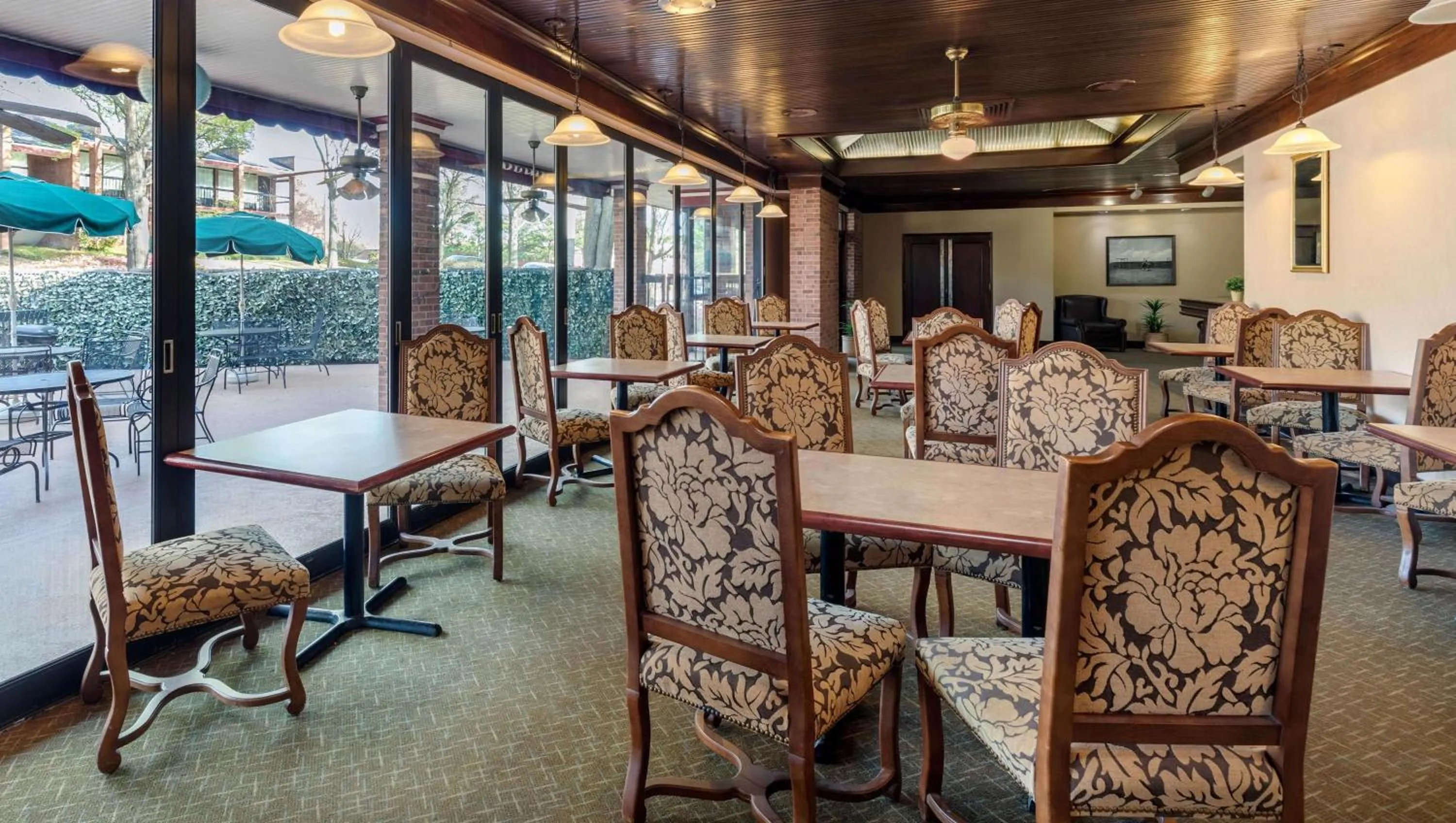 Breakfast in Magnuson Grand Hotel and Conference Center Tyler