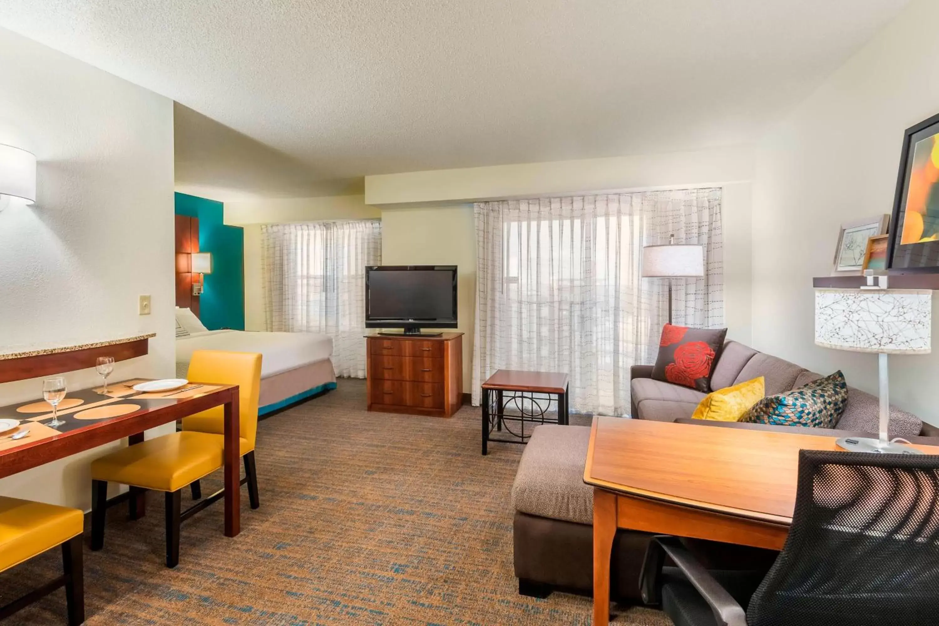 Living room, Dining Area in Residence Inn Tampa Westshore Airport