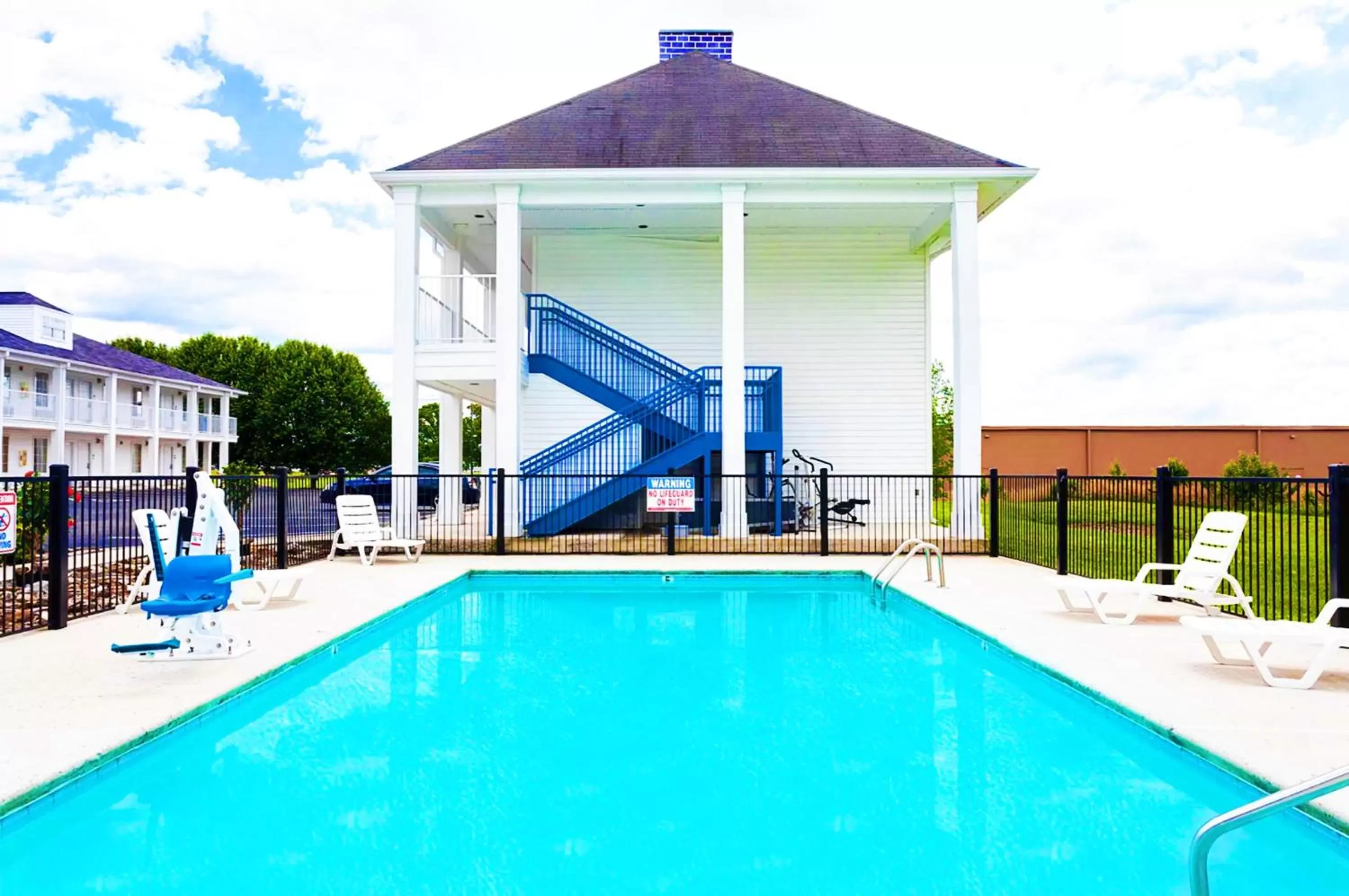 Swimming pool in Baymont by Wyndham Tullahoma