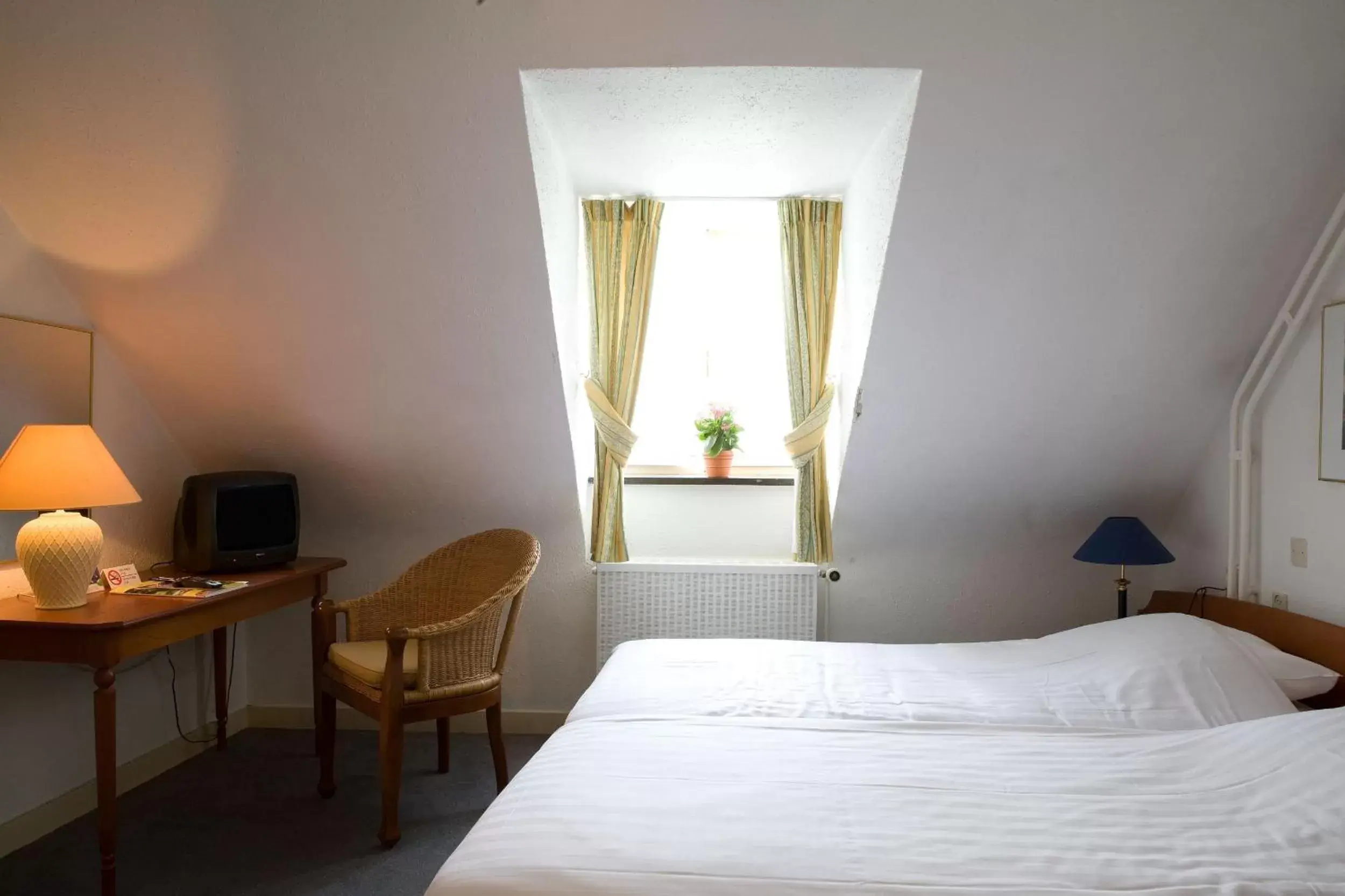 Photo of the whole room, Bed in Fletcher Hotel La Ville Blanche