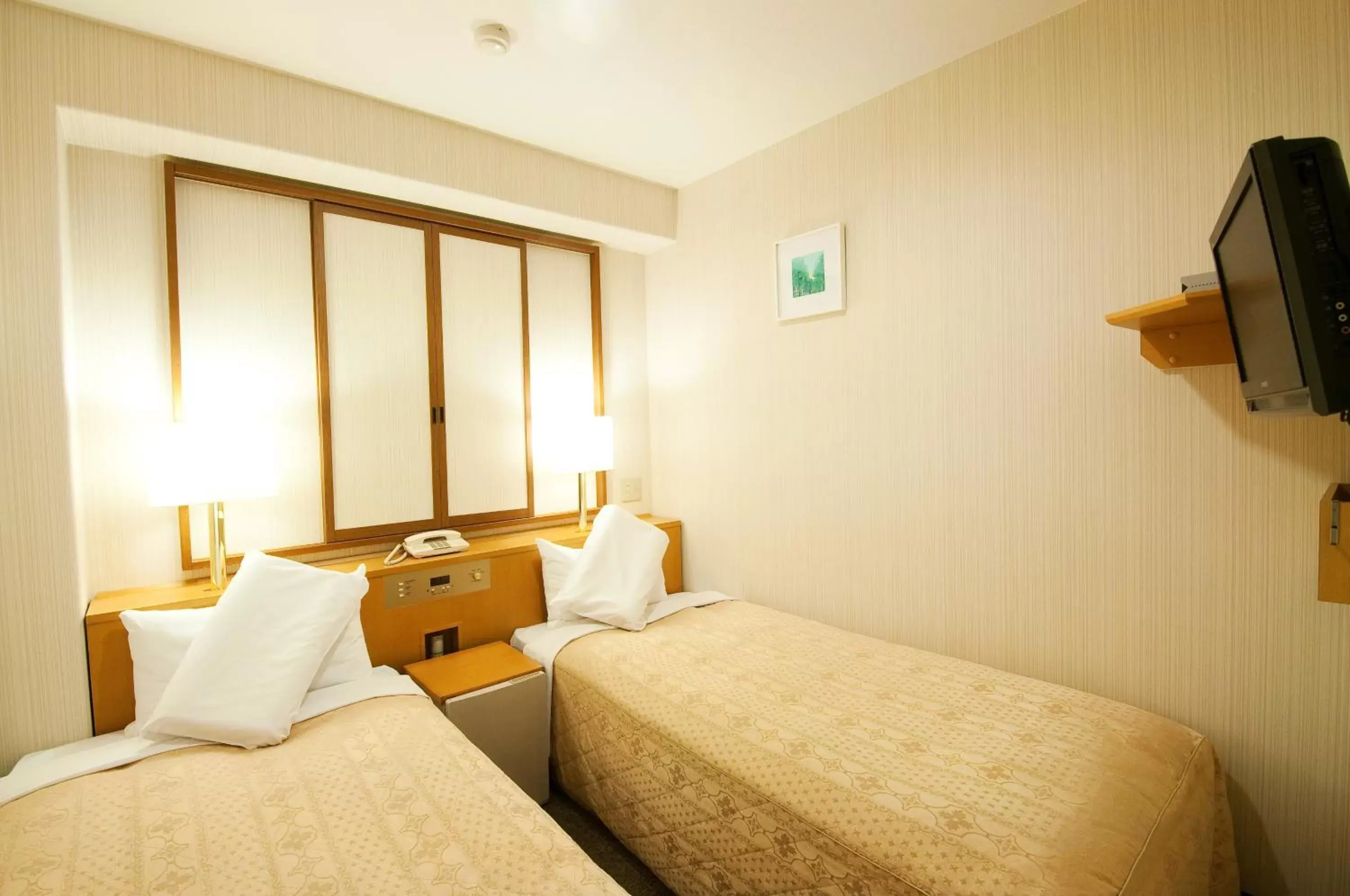 Bedroom, Bed in Smile Hotel Shizuoka