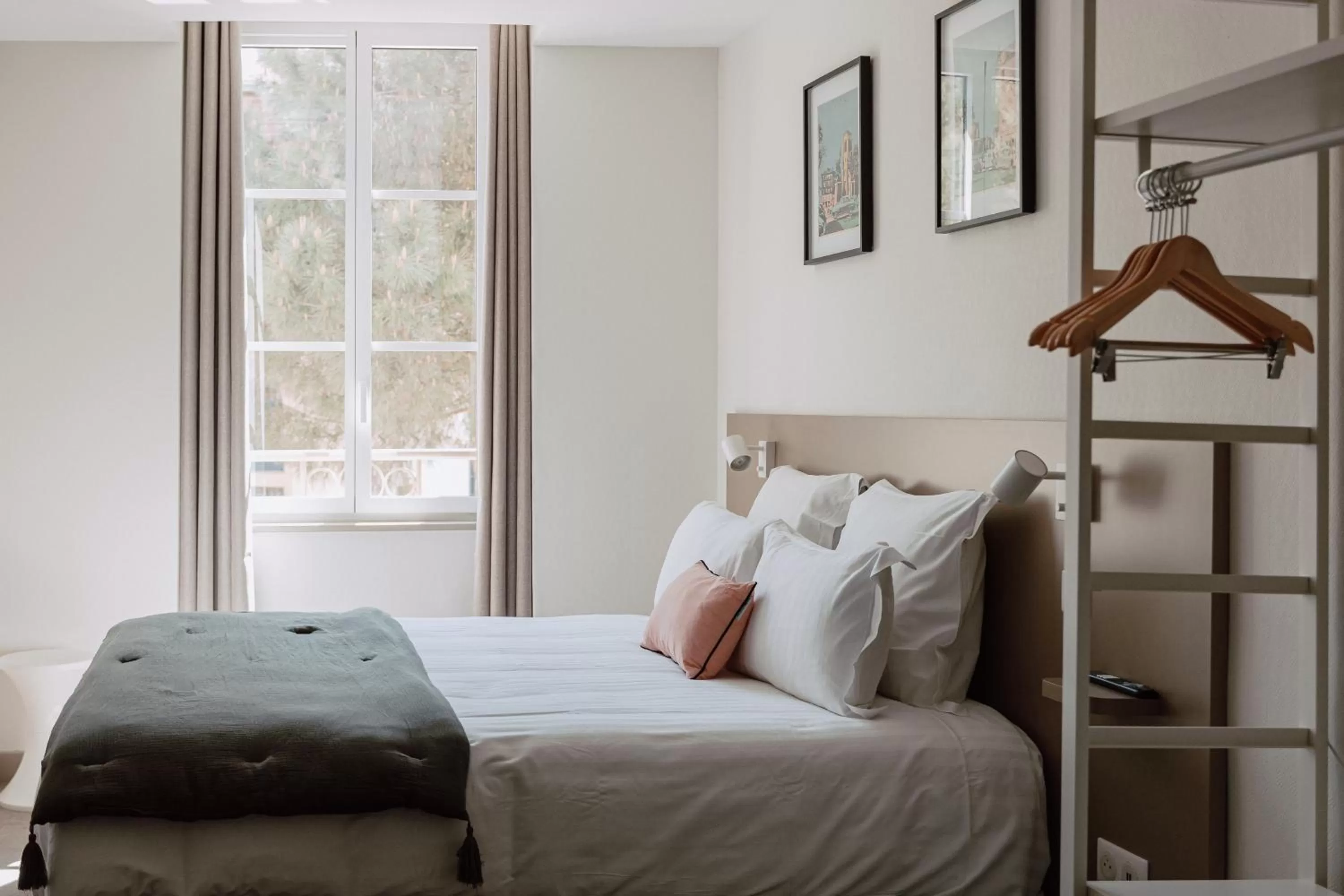 Bed in Mage hôtels - Hôtel la grenette - Brasserie Bonté Divine