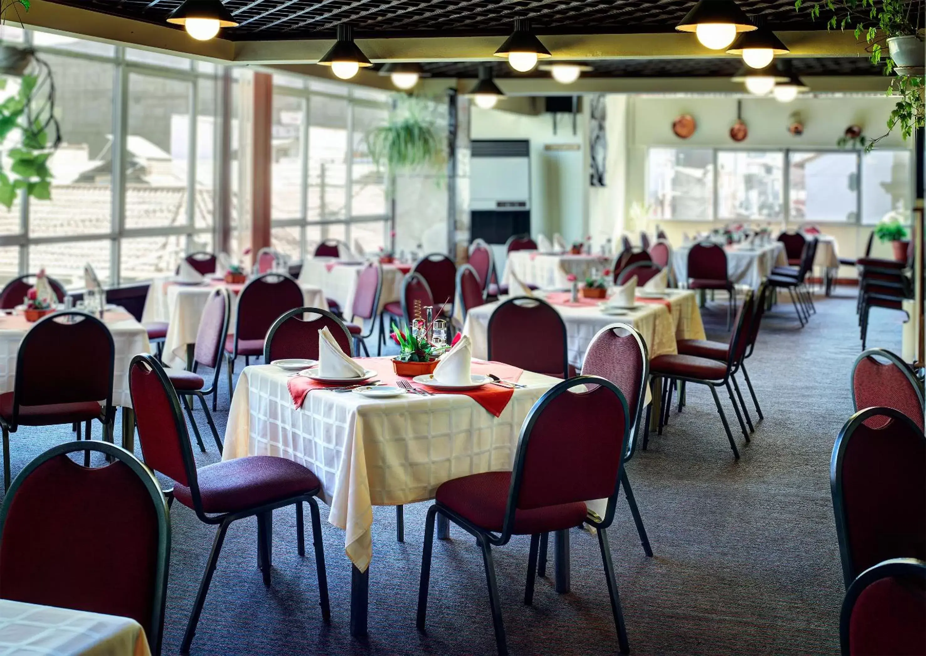 Restaurant/Places to Eat in Cesar's Plaza Hotel