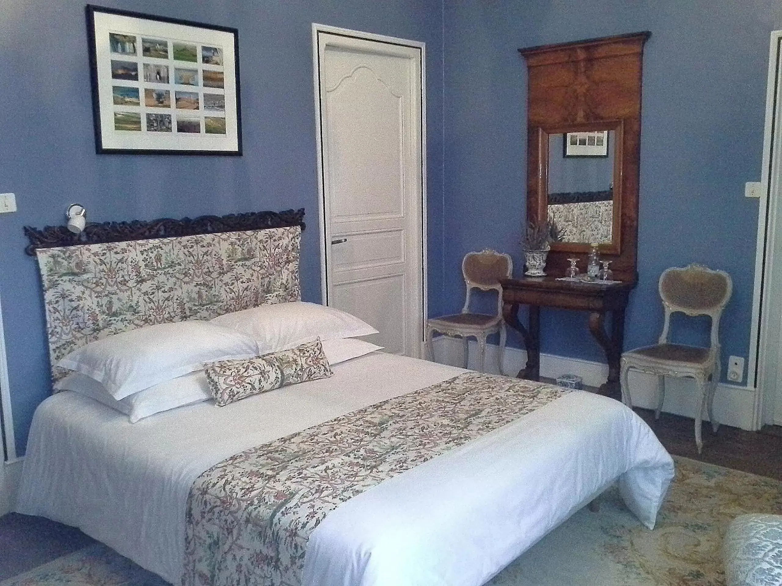 Double Room with Garden View in Le Logis De Ruelle Double Room with Garden View in Le Logis De Ruelle