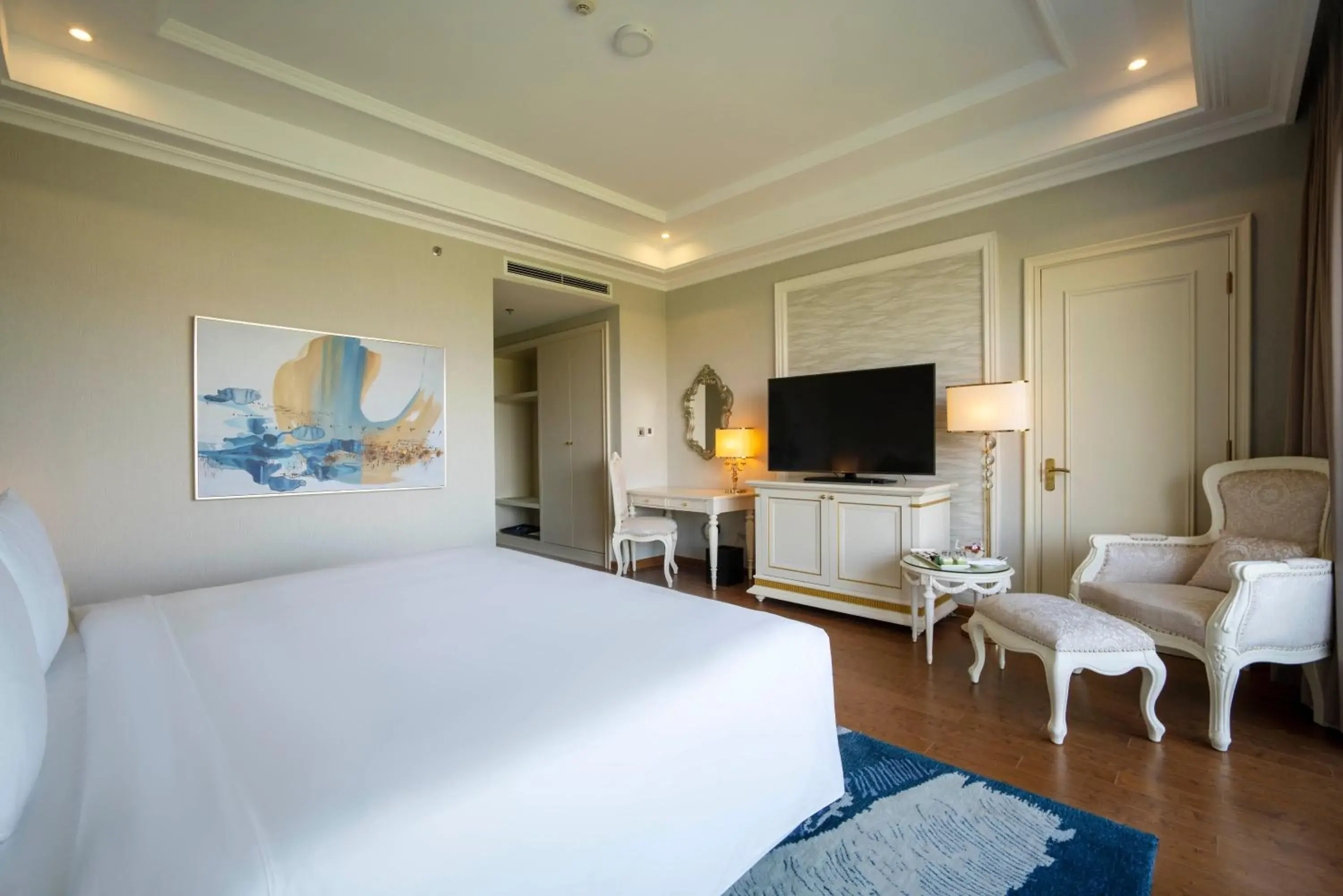 TV and multimedia, Bed in Radisson Blu Resort Phu Quoc