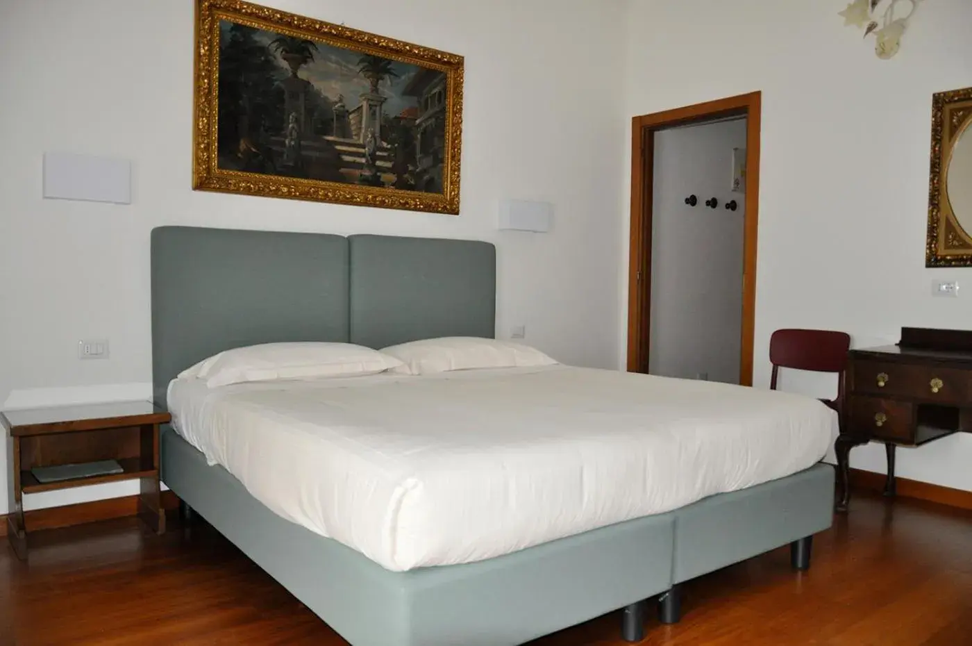 Bed in Hotel San Guido