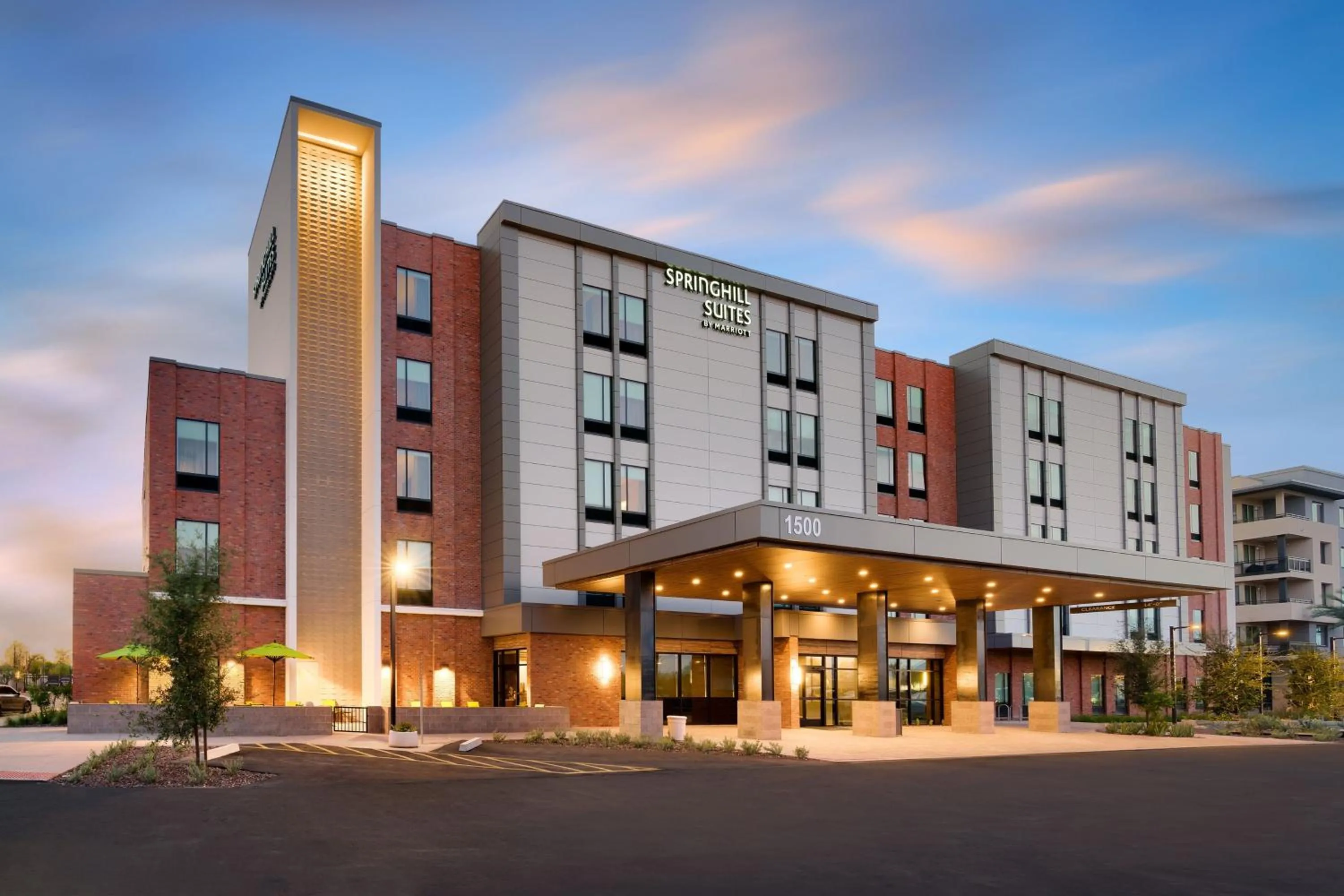 Property building in SpringHill Suites by Marriott Phoenix Scottsdale
