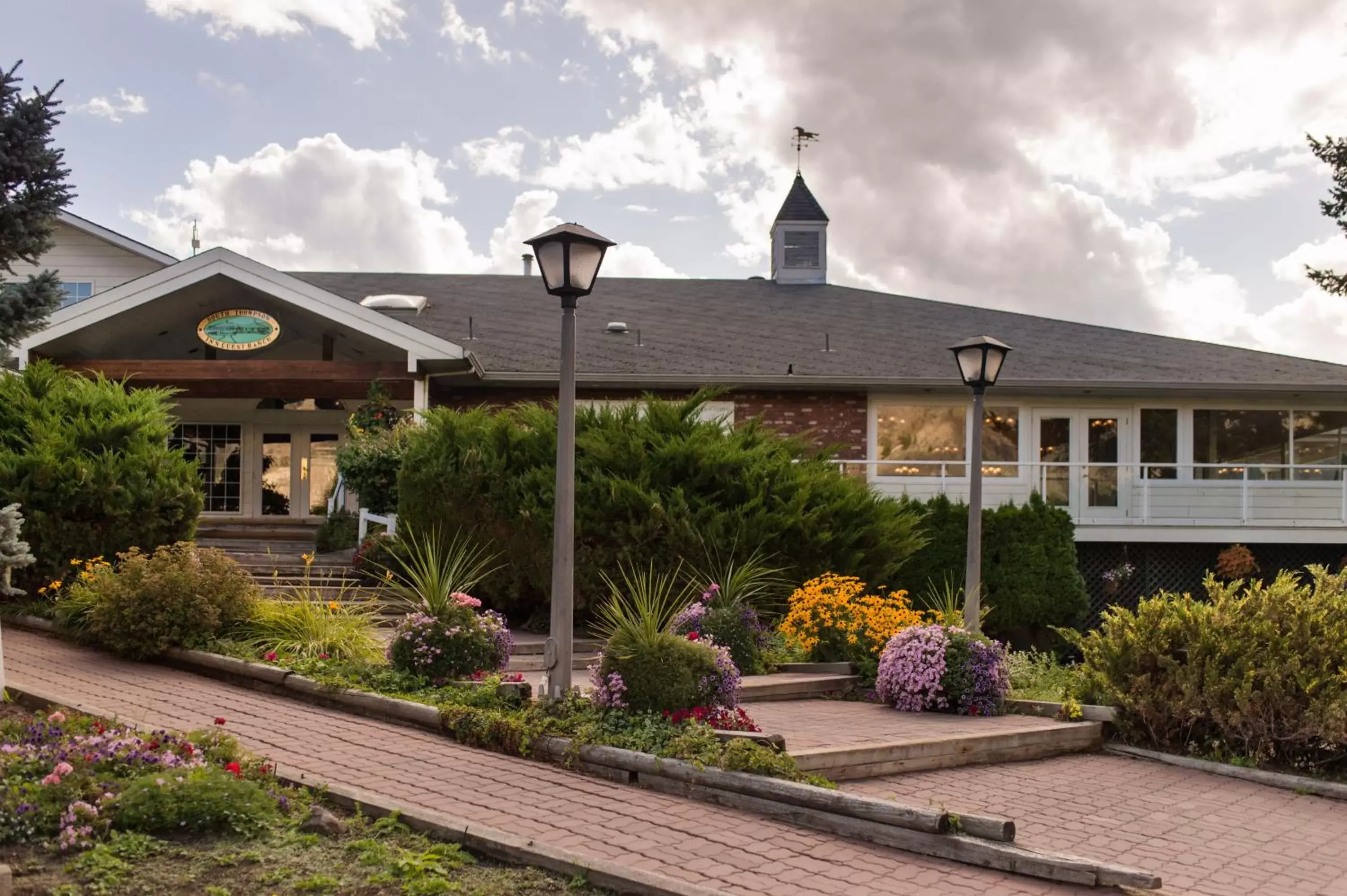 Property Building in South Thompson Inn & Conference Centre