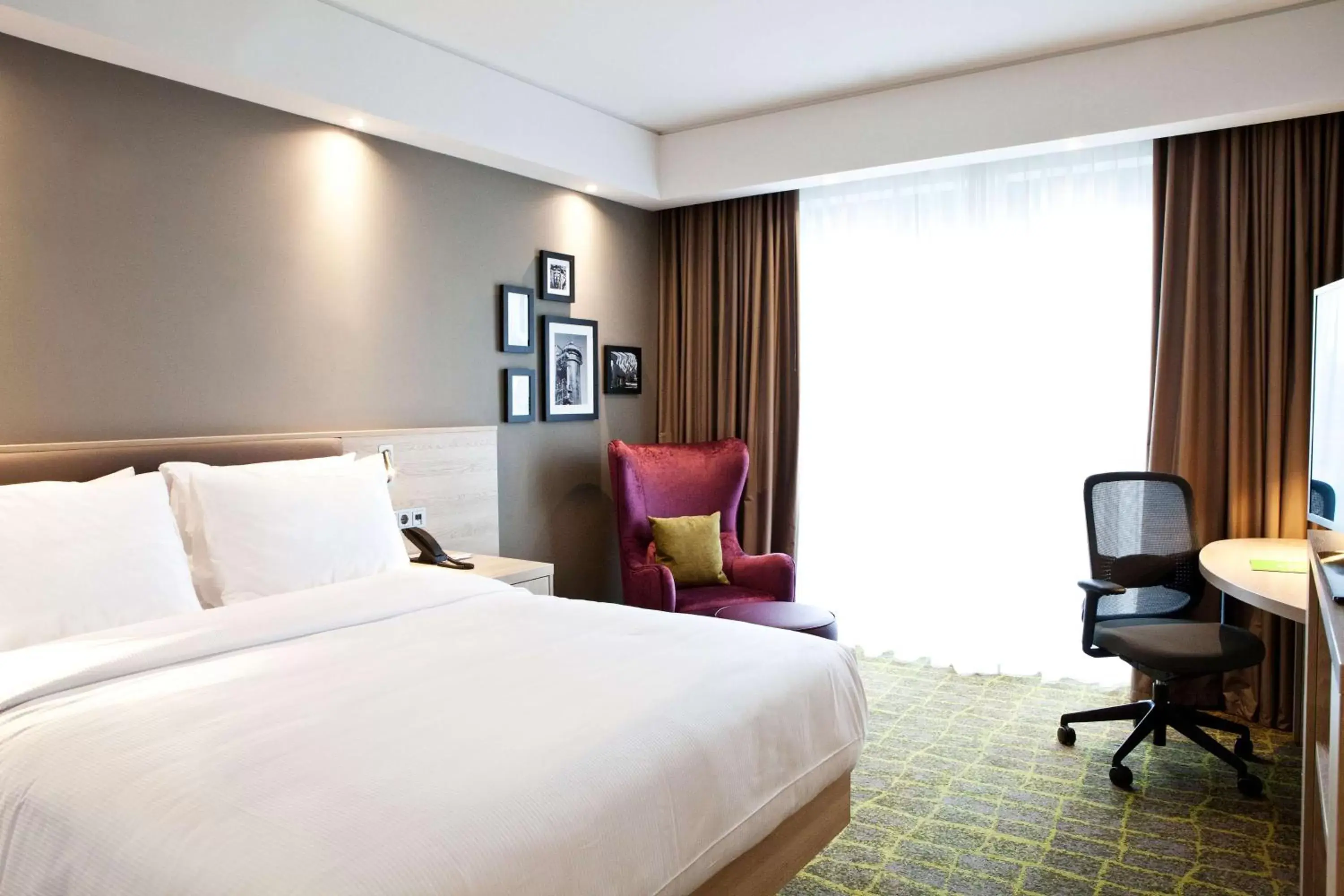 Photo of the whole room, Bed in Hampton By Hilton Dortmund Phoenix See Photo of the whole room, Bed in Hampton By Hilton Dortmund Phoenix See