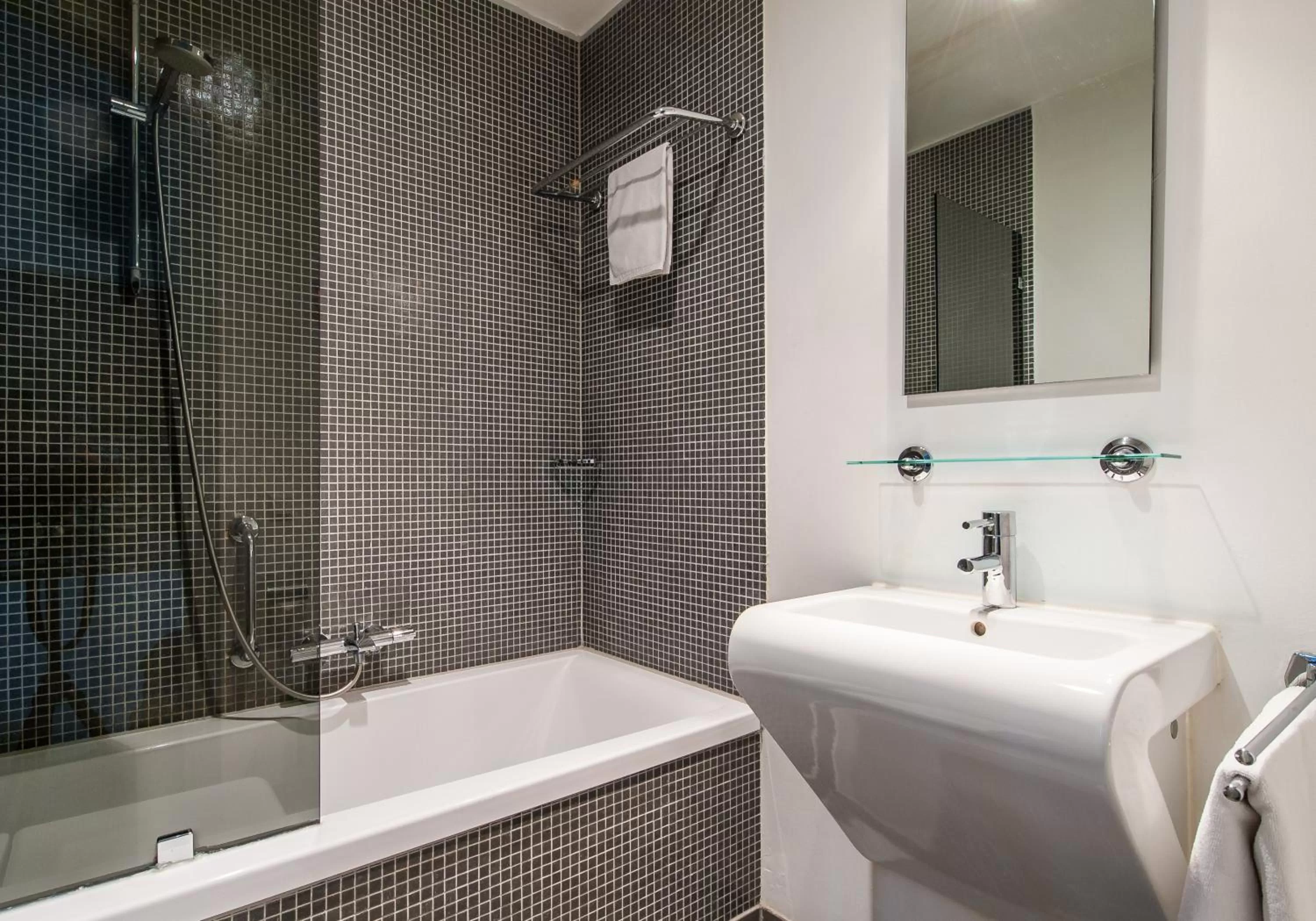 Bathroom in Acostar Hotel