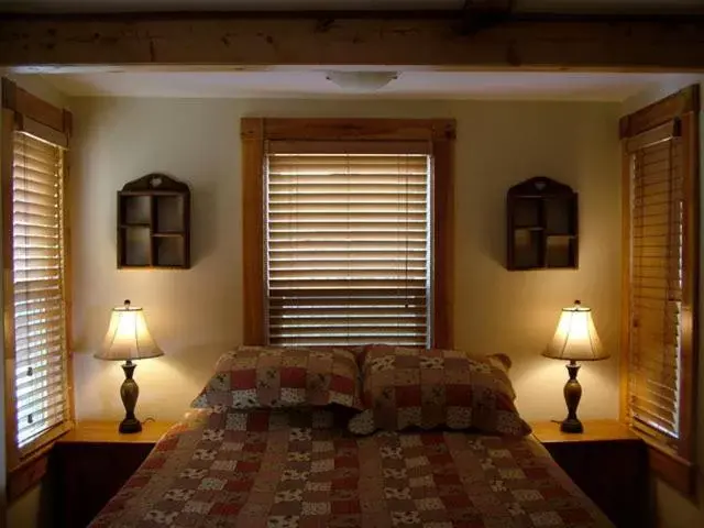 Bed in Beach Cottage Inn