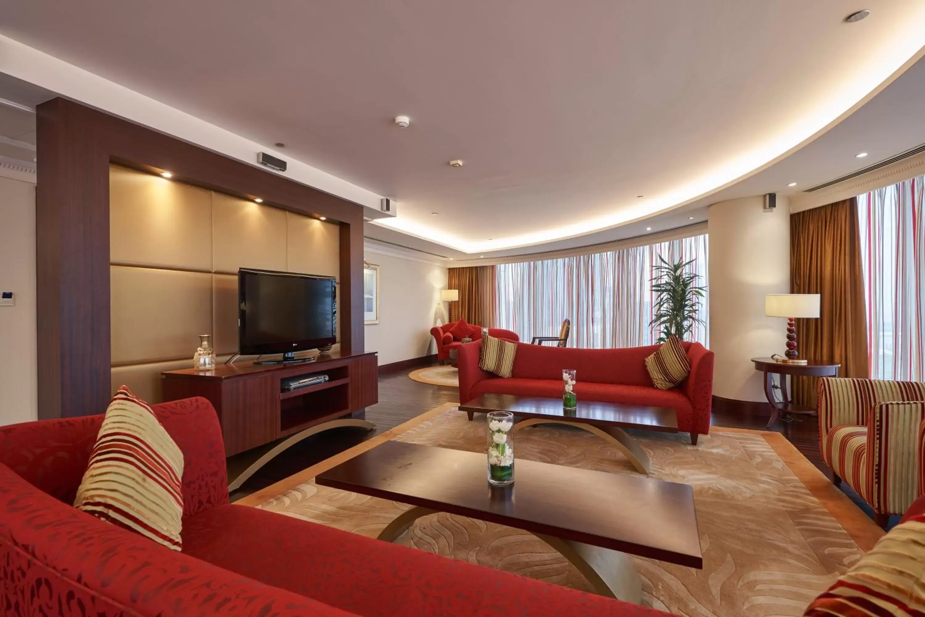 Communal lounge/ TV room, Seating Area in The Diplomat Radisson Blu Hotel Residence & Spa
