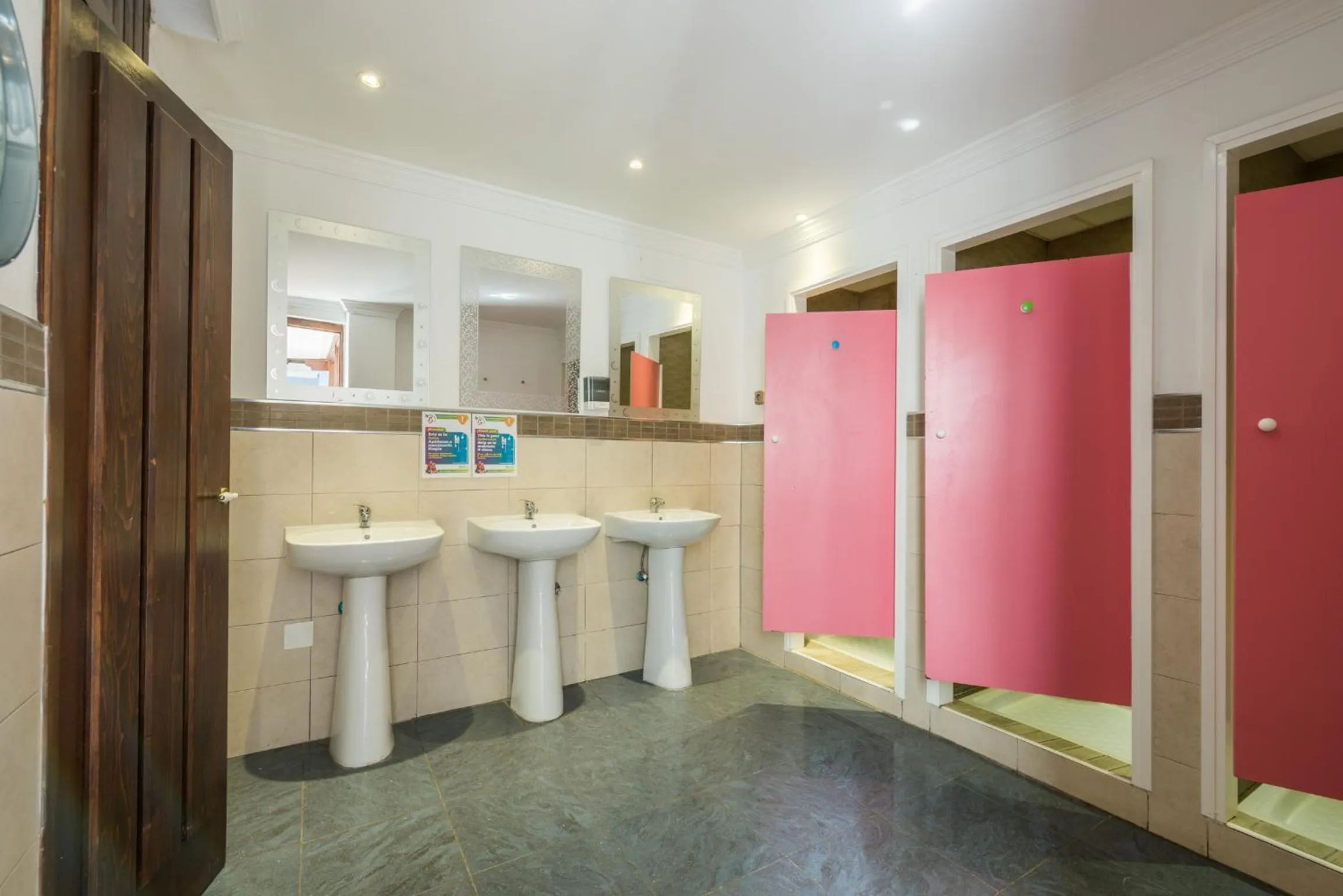 Bathroom in Feel Hostels City Center