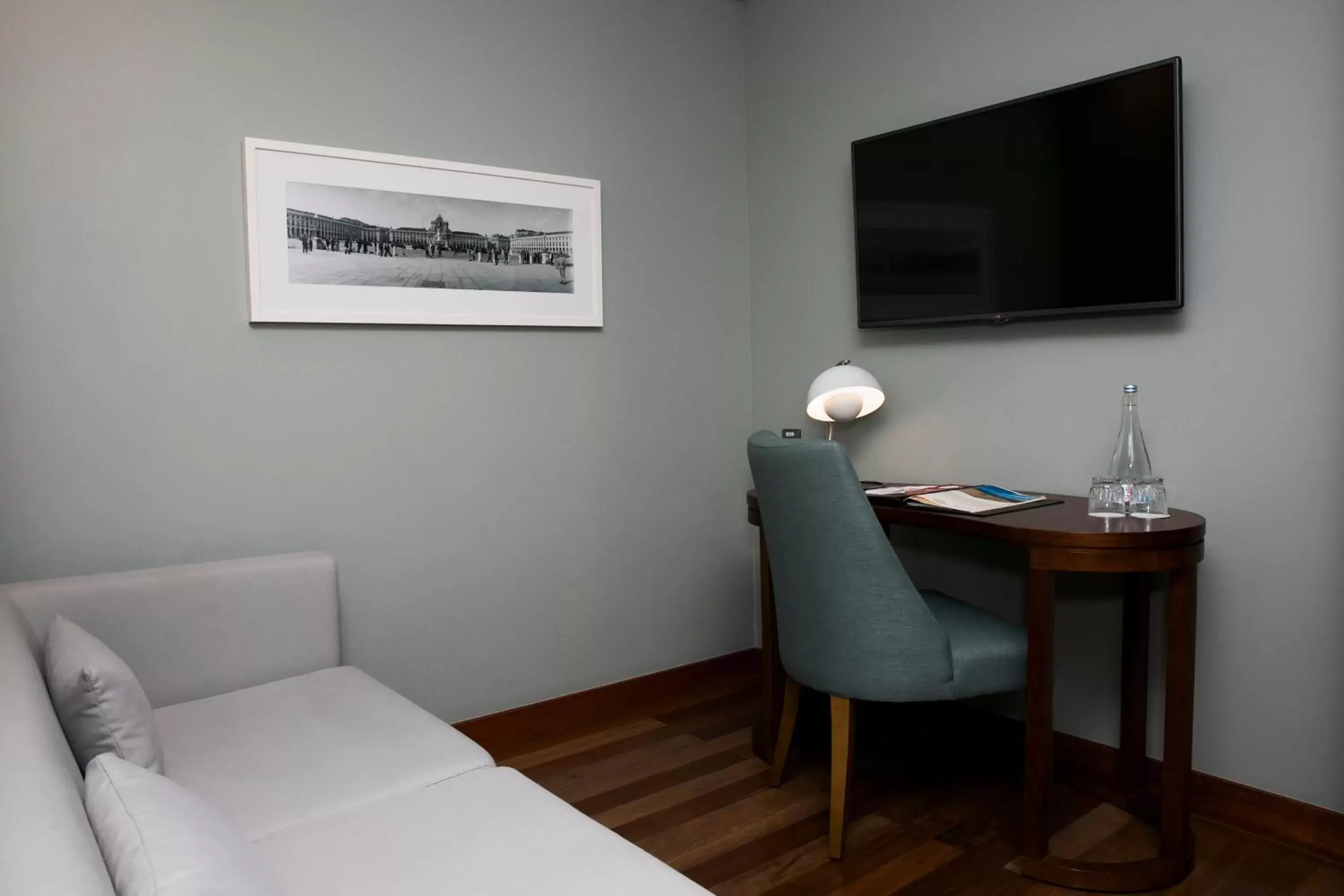 TV and multimedia, TV/Entertainment Center in Pousada de Lisboa - Small Luxury Hotels Of The World
