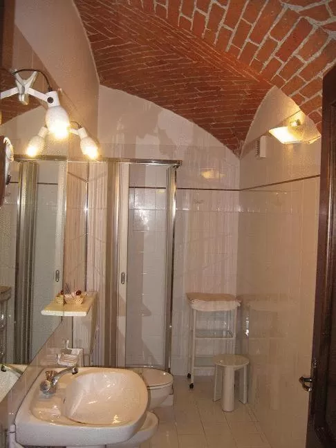 Shower in Residenza Del Lago