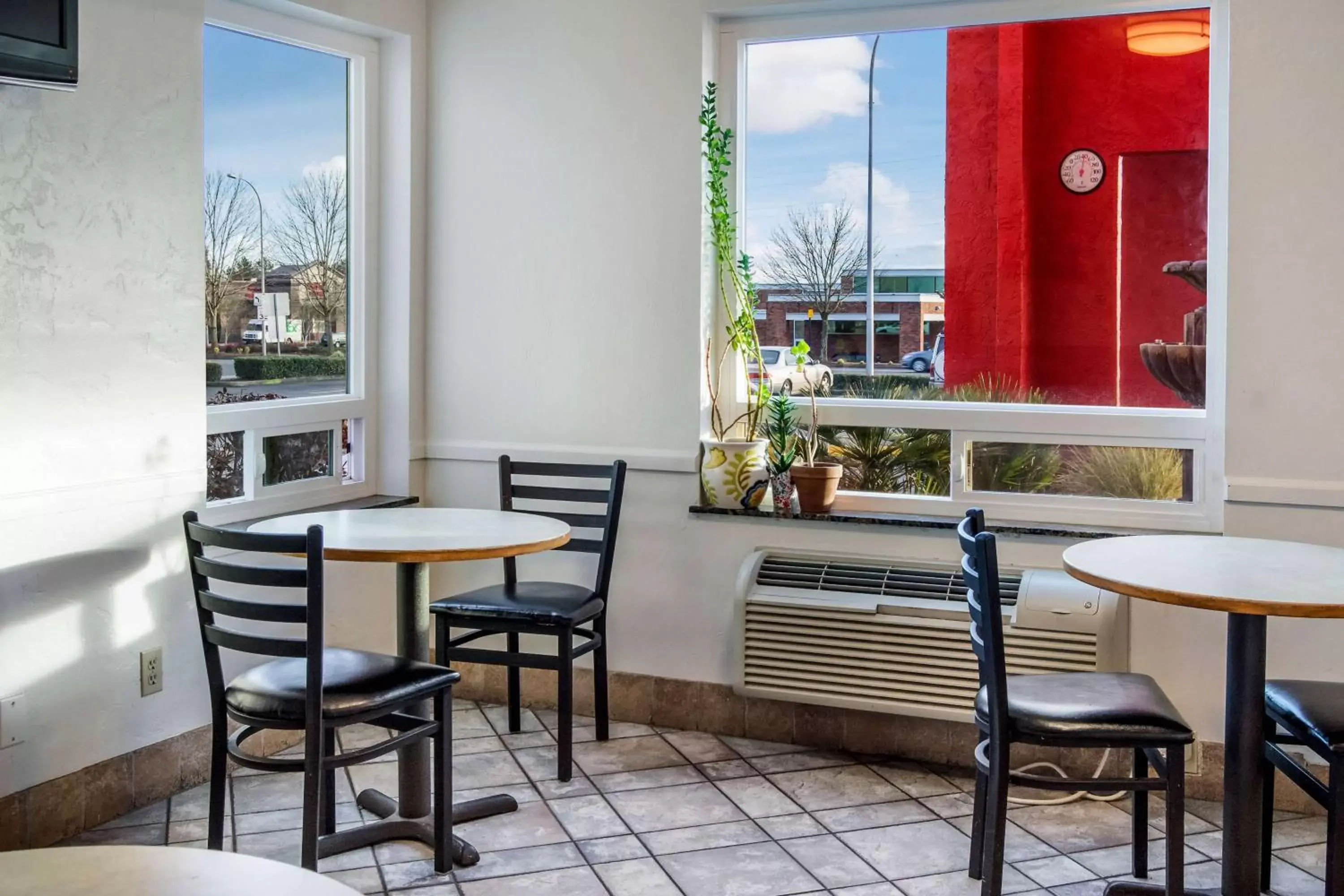 Restaurant/Places to Eat in Motel 6-Wilsonville, OR - Portland