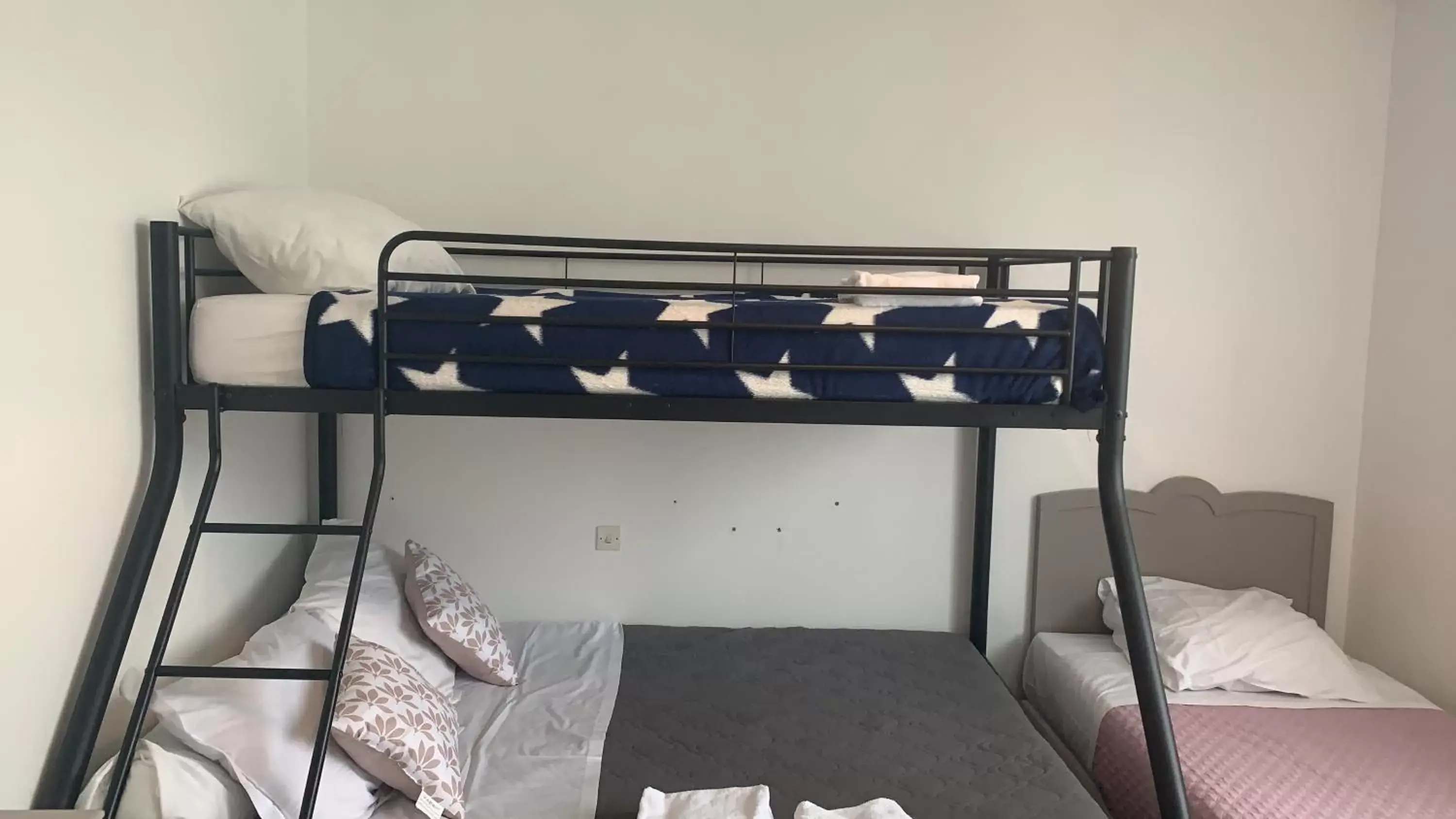 Bunk Bed in HOTEL DU CYGNE DE LA CROIX BLANCHE