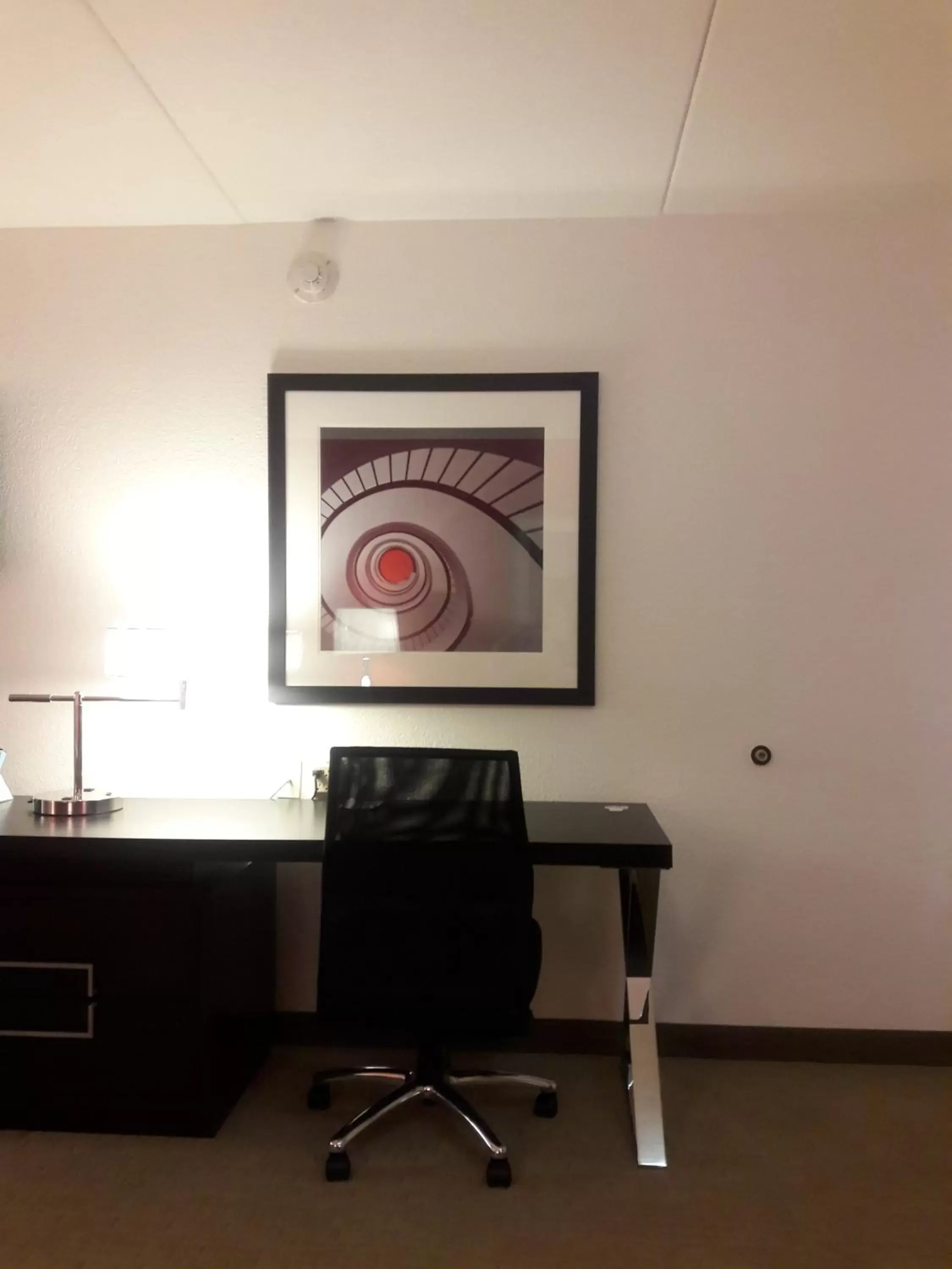 King Room with Roll-In Shower - Mobility Access/Non-Smoking in Ramada by Wyndham Albuquerque Airport King Room with Roll-In Shower - Mobility Access/Non-Smoking in Ramada by Wyndham Albuquerque Airport