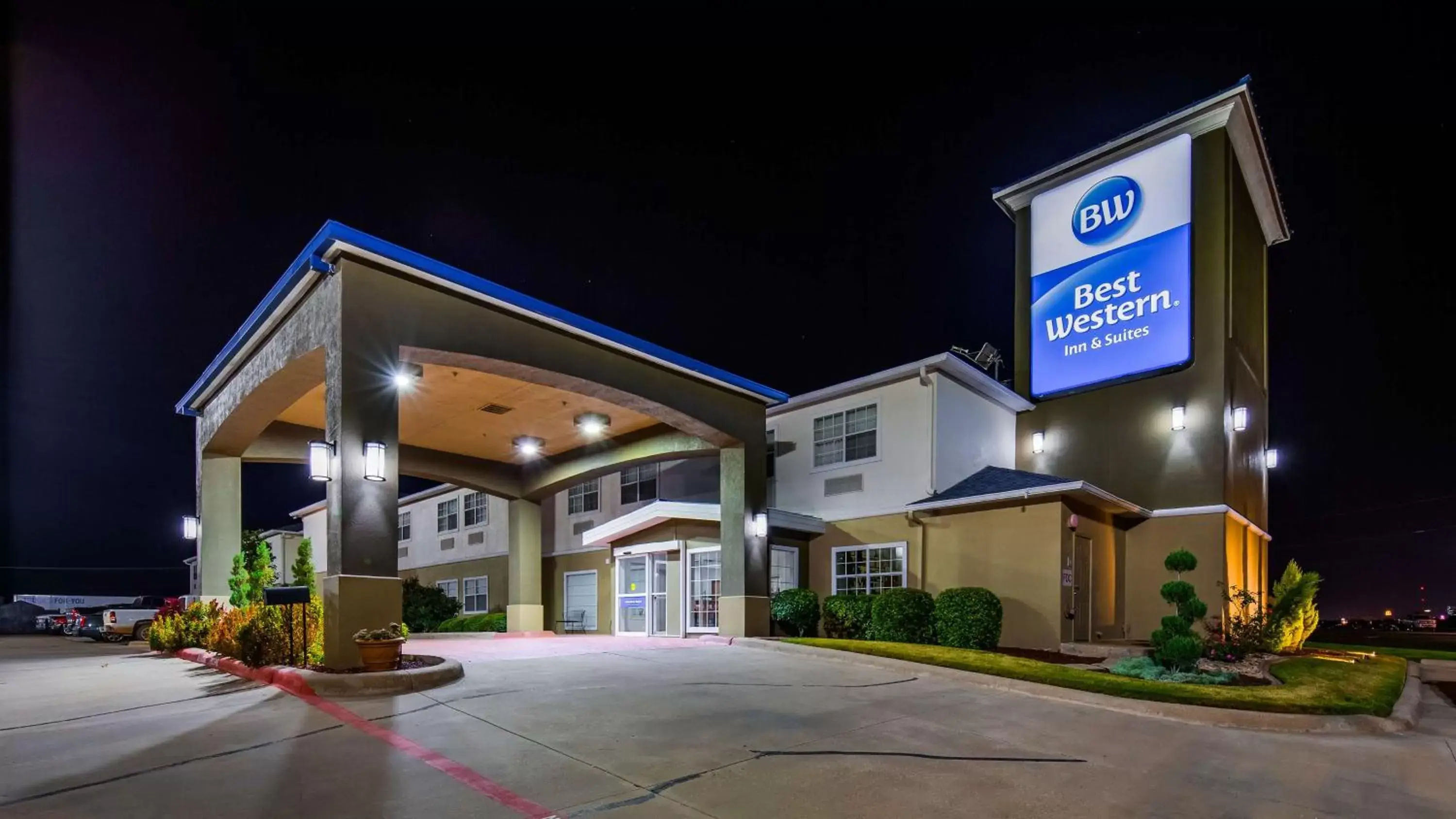 Property Building in Best Western Clubhouse Inn & Suites