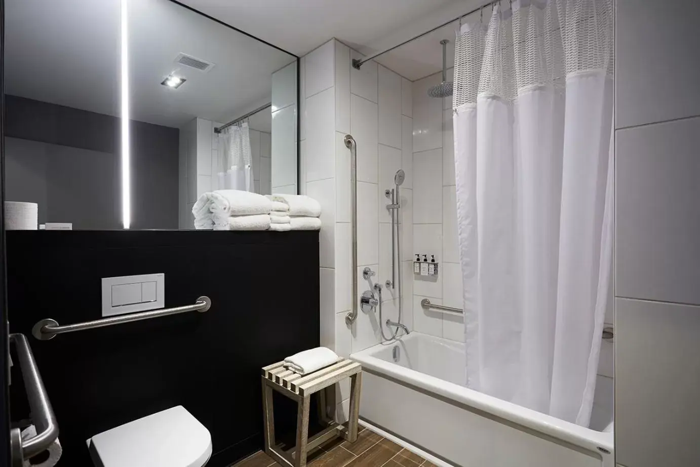 Bathroom in Hôtel Escad Quartier DIX30