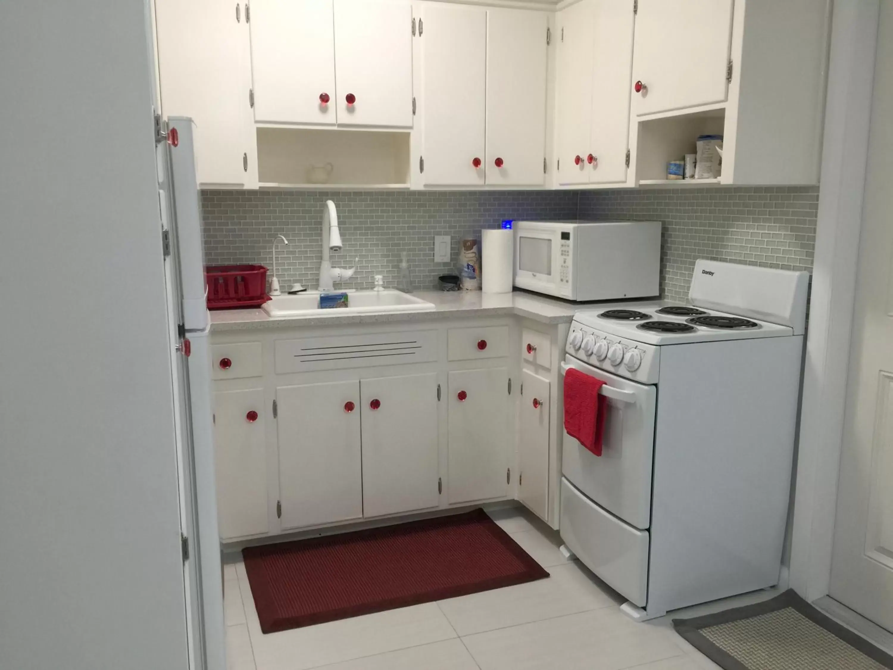 Kitchen or kitchenette, Kitchen/Kitchenette in Downtown Hollywood Boutique Hotel