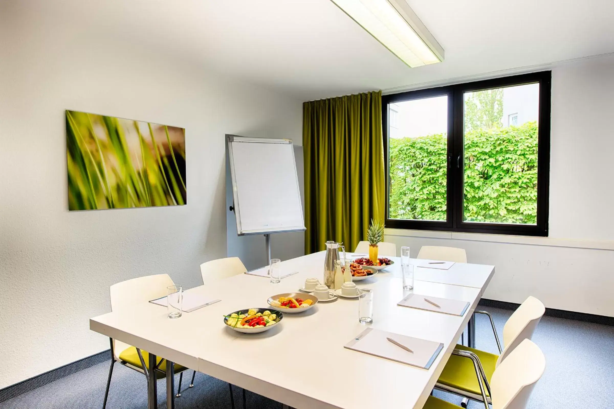 Meeting/conference room, Dining Area in Select Hotel Erlangen