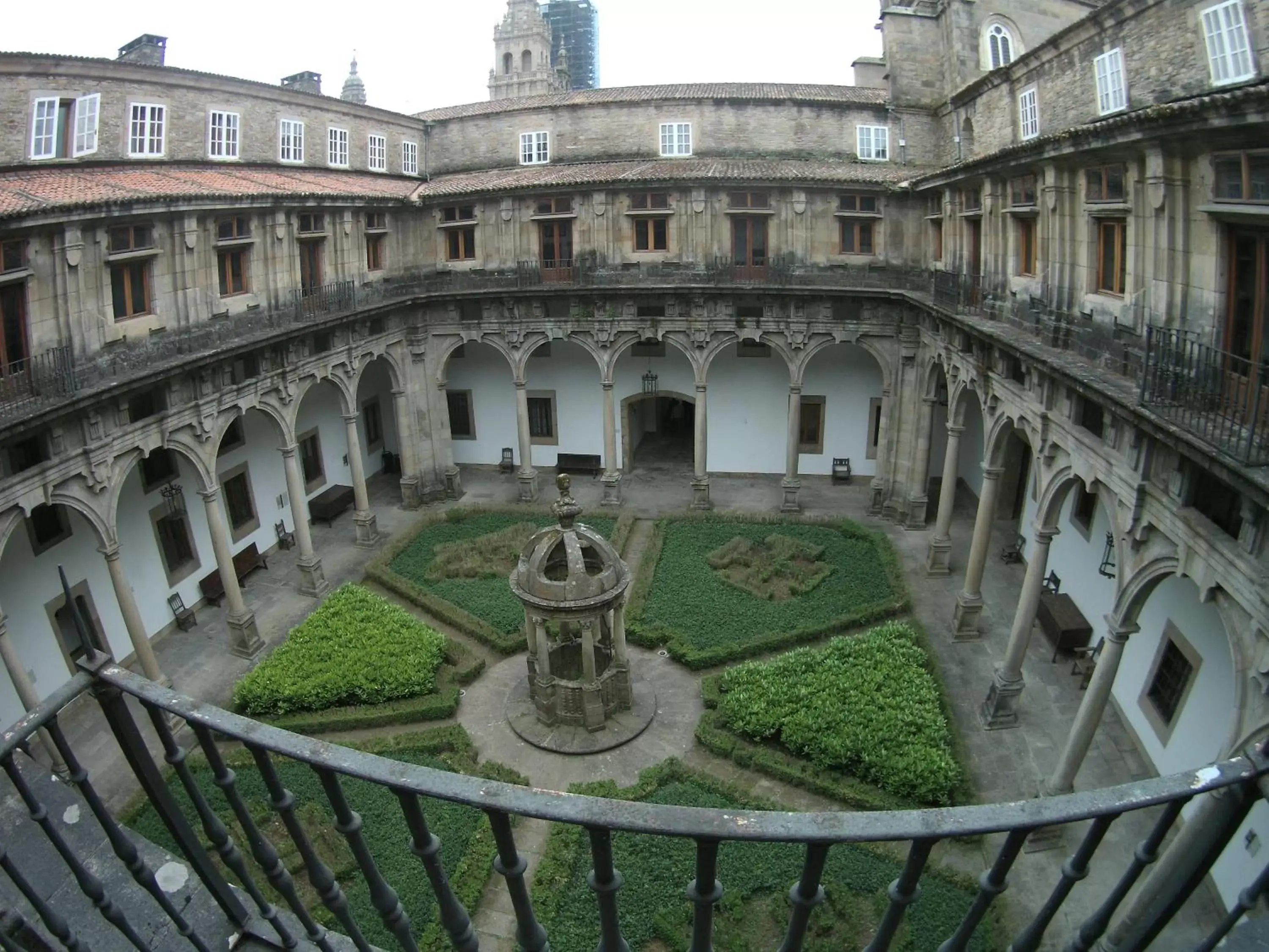 Garden in Parador de Santiago - Hostal Reis Catolicos