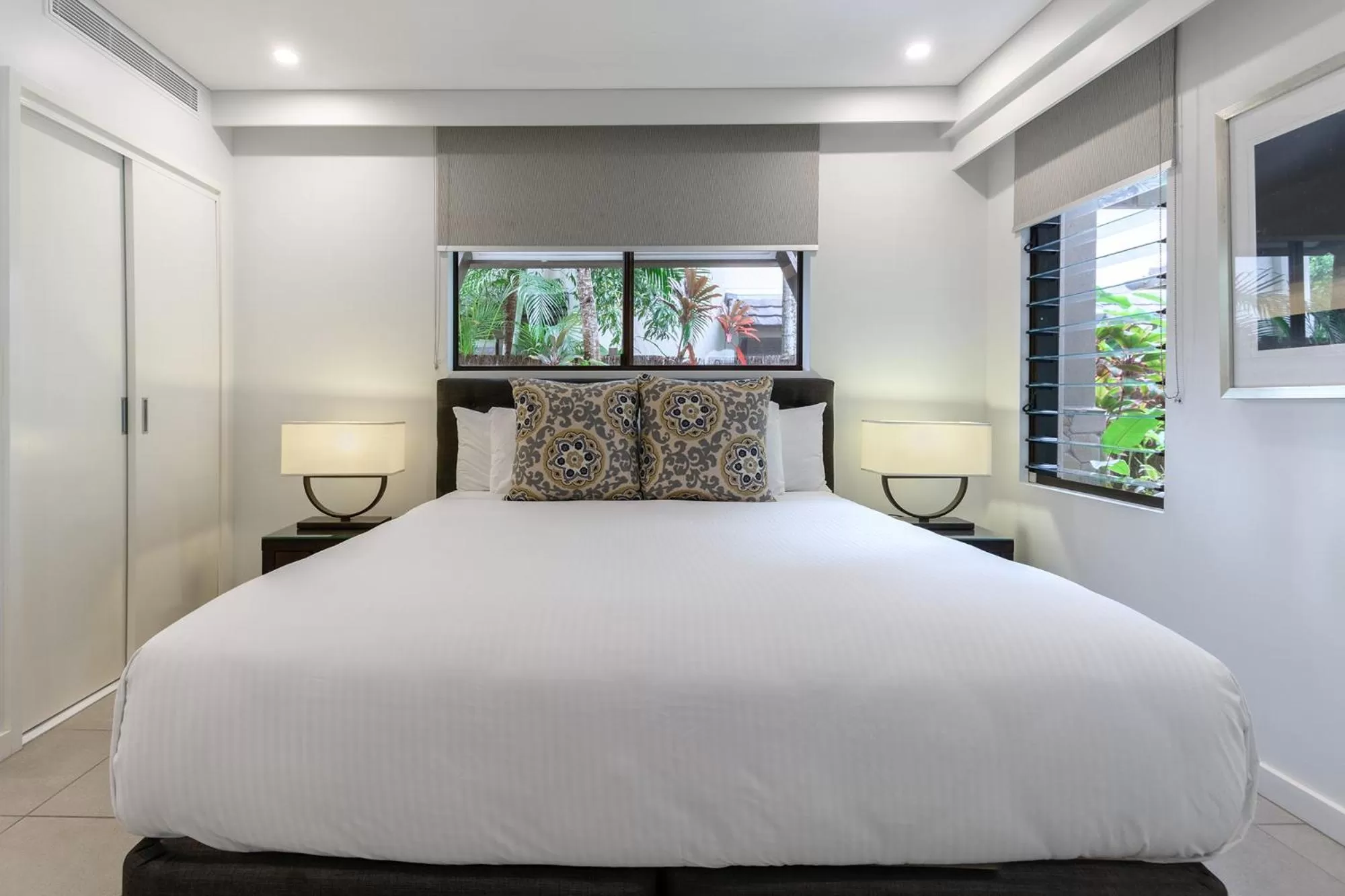 Bed in Port Douglas Private Apartments in Temple