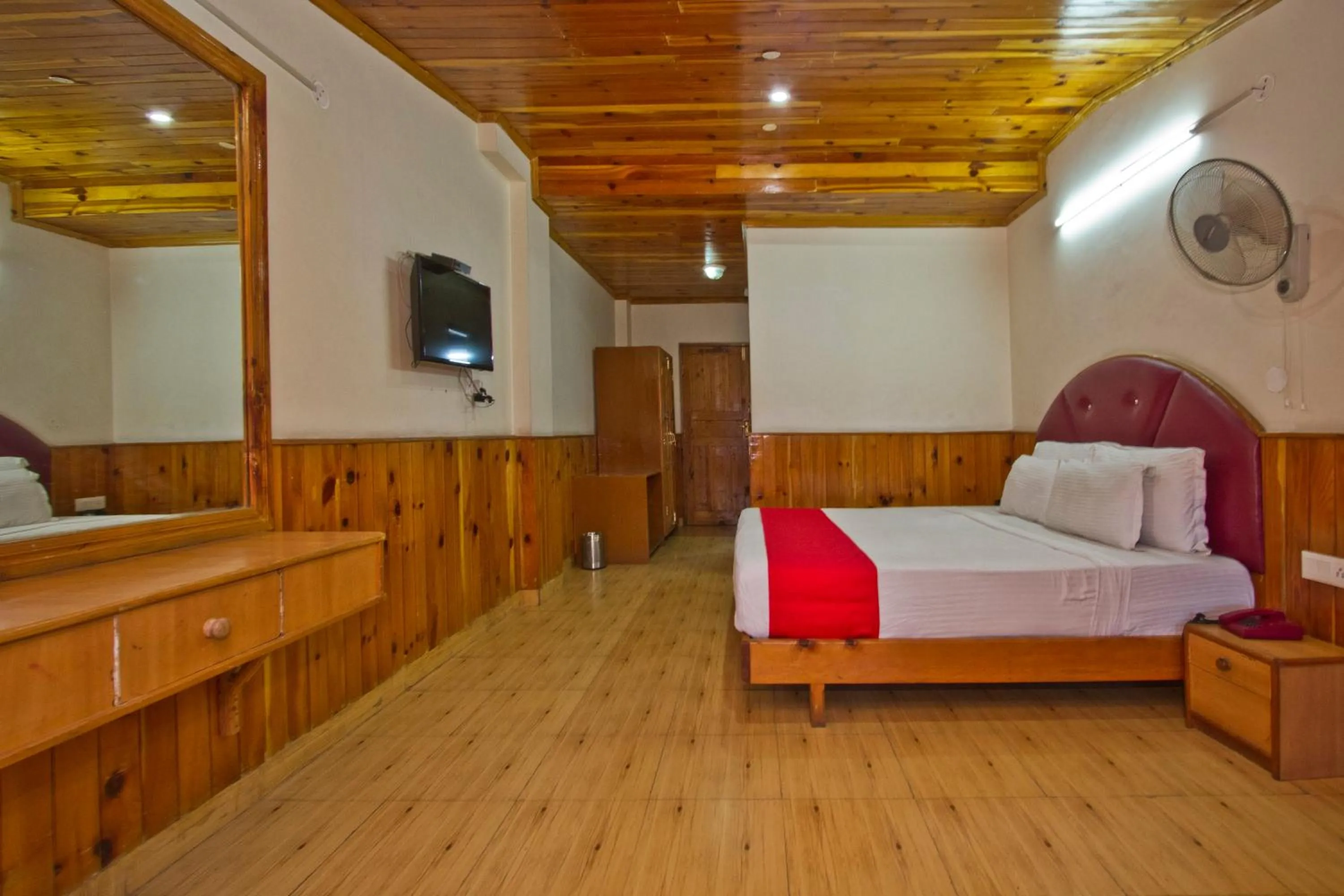 Photo of the whole room, Bed in Sarthak Resorts-Reside in Nature with Best View, 9 kms from Mall Road Manali
